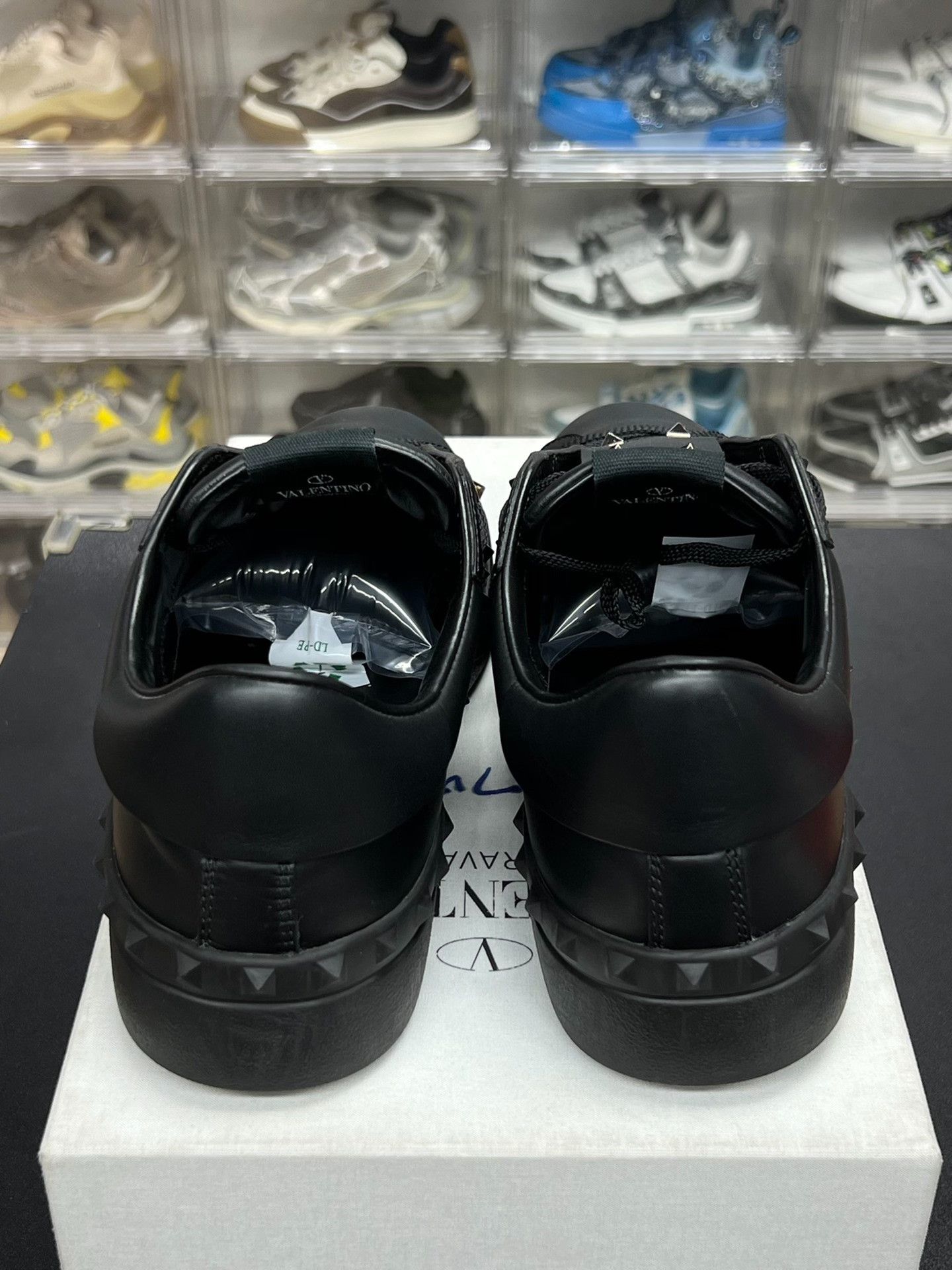 Valentino Valentino Black Lowtop Sneakers 9 Men Size US 9 / EU 42 - 7 Thumbnail