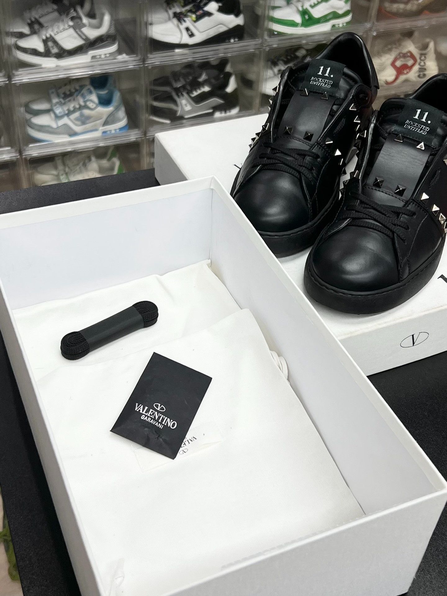 Valentino Valentino Black Lowtop Sneakers 9 Men Size US 9 / EU 42 - 9 Thumbnail