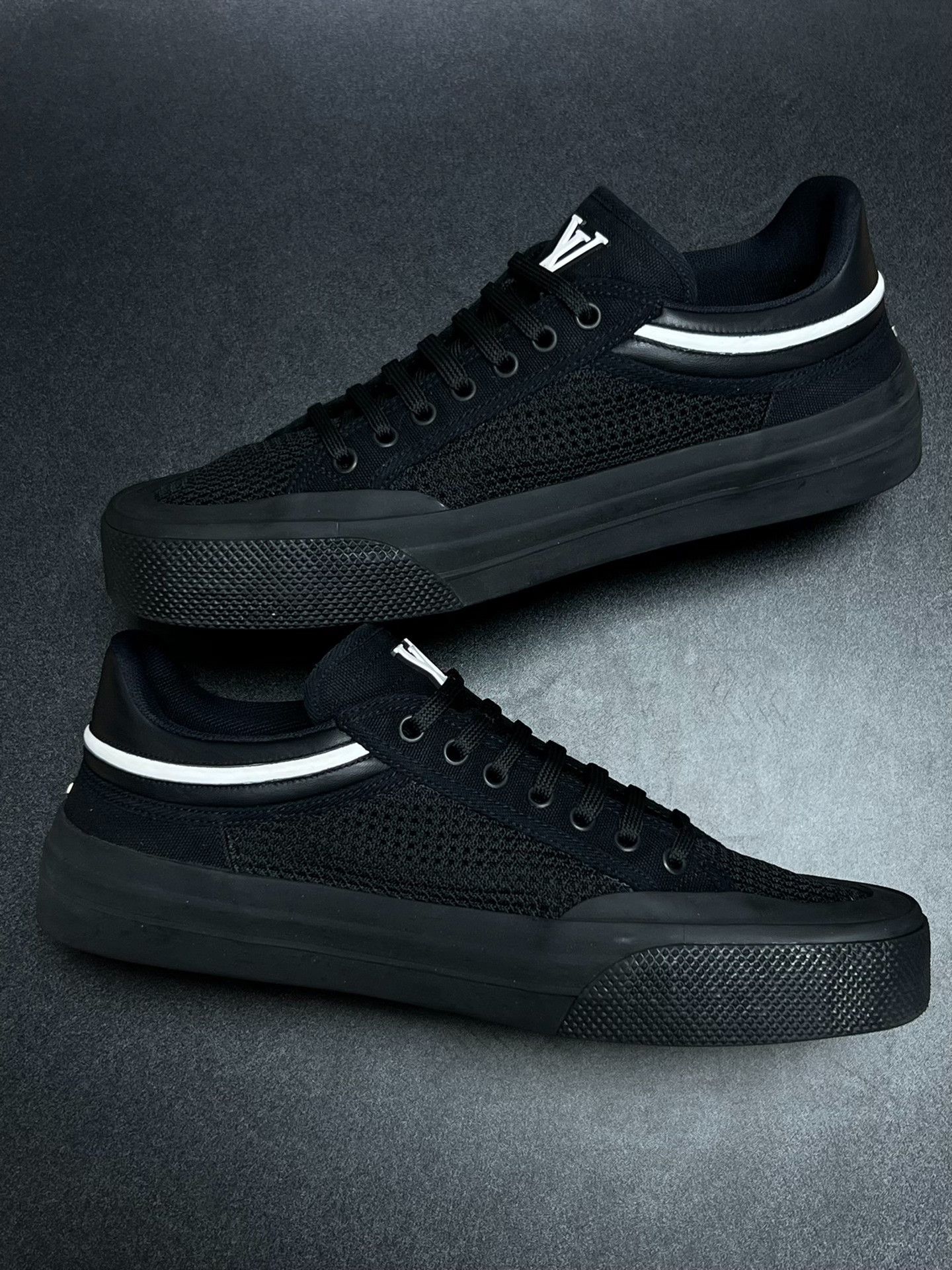 Louis Vuitton Louis Vuitton Mesh Black Lowtop Sneakers 9.5 Men Size US 9.5 / EU 42-43 - 6 Thumbnail
