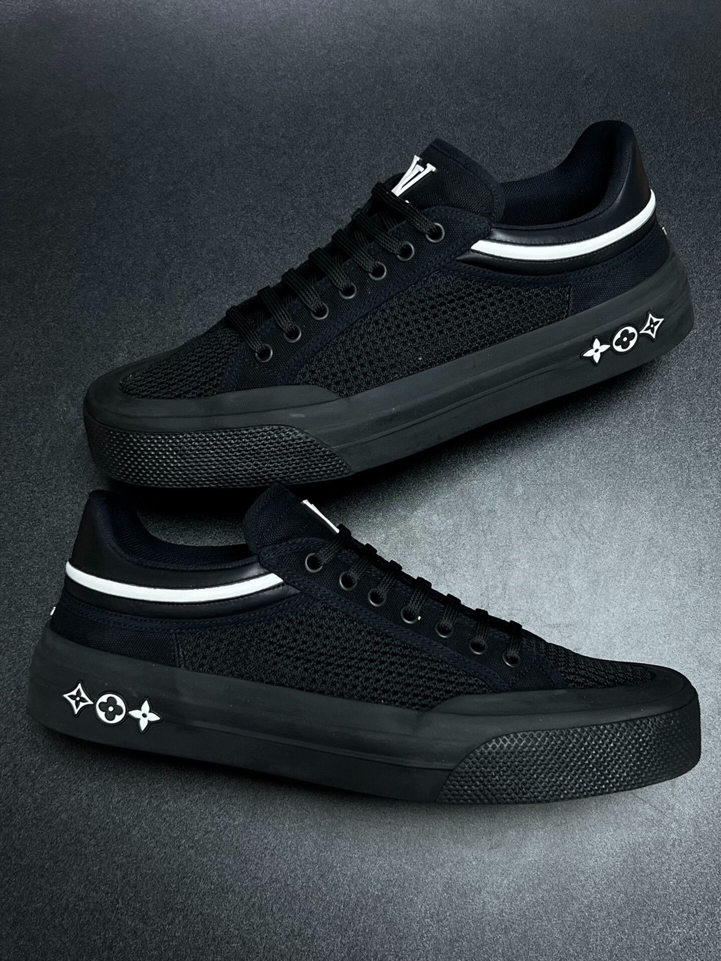 Louis Vuitton Louis Vuitton Mesh Black Lowtop Sneakers 9.5 Men Size US 9.5 / EU 42-43 - 5 Thumbnail