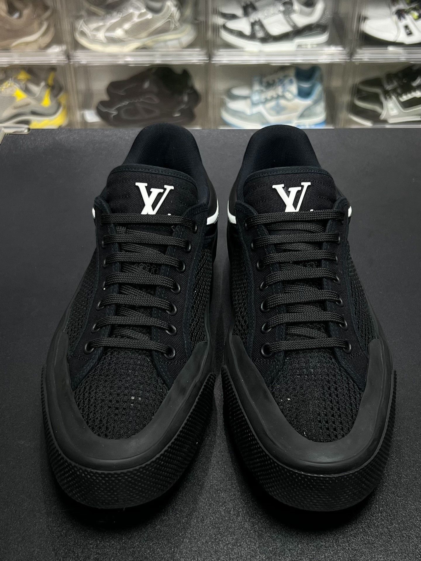 Louis Vuitton Louis Vuitton Mesh Black Lowtop Sneakers 9.5 Men Size US 9.5 / EU 42-43 - 2 Thumbnail