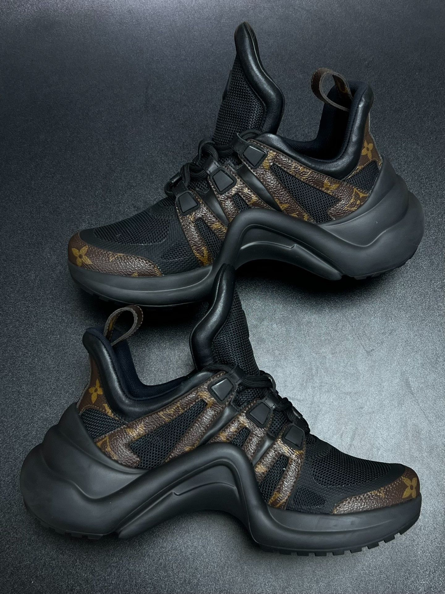Louis Vuitton Louis Vuitton Black Lowtop Sneakers us_7 Women Size US 7 / IT 37 - 6 Thumbnail