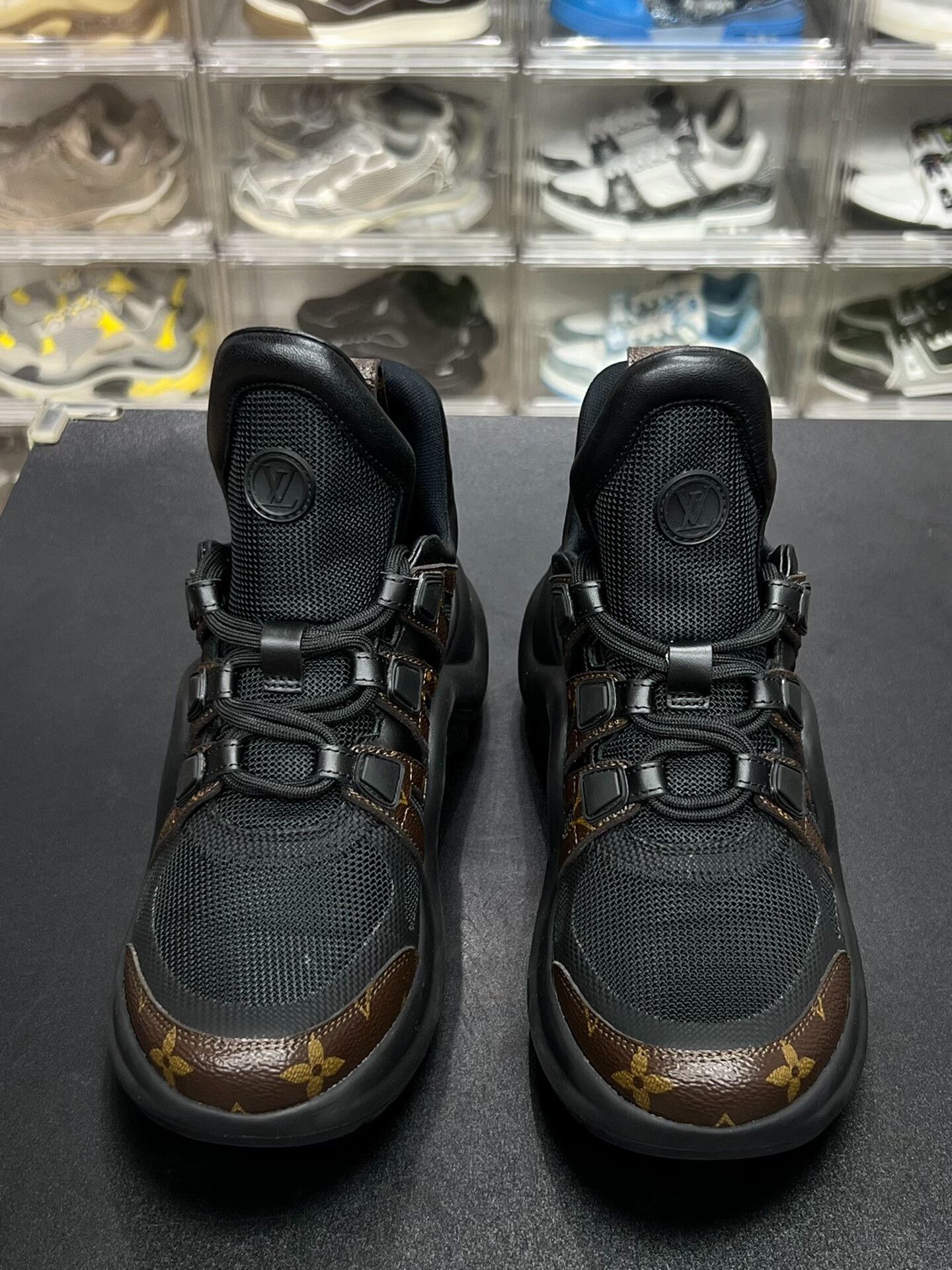 Louis Vuitton Louis Vuitton Black Lowtop Sneakers us_7 Women Size US 7 / IT 37 - 2 Thumbnail
