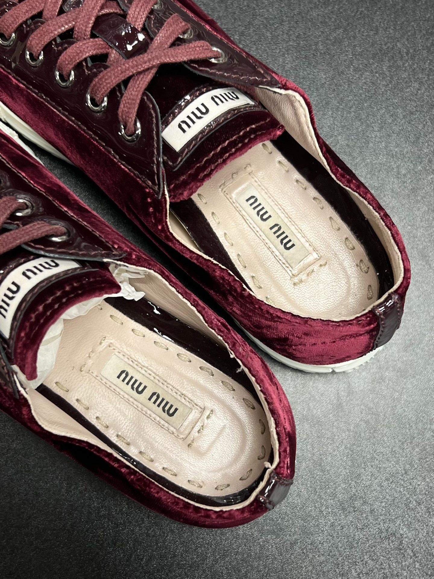 Miu Miu Miu Miu Red Lowtop Sneakers us_7 Women Size US 7 / IT 37 - 4 Thumbnail
