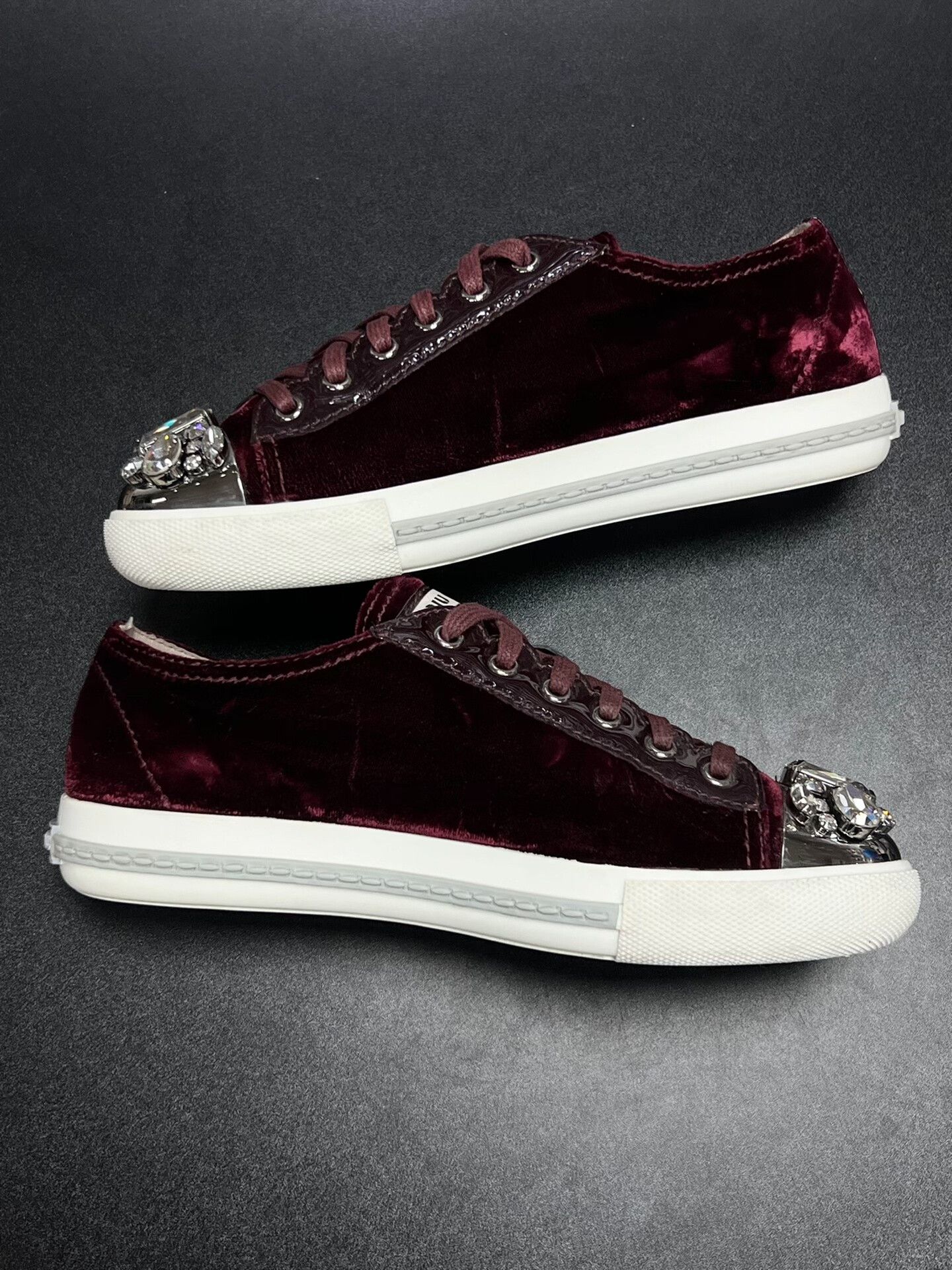 Miu Miu Miu Miu Red Lowtop Sneakers us_7 Women Size US 7 / IT 37 - 6 Thumbnail