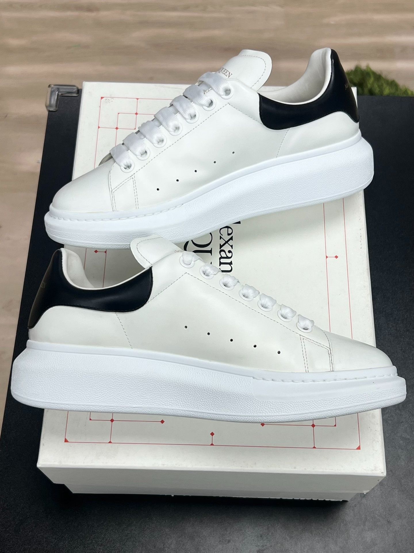 Alexander McQueen Alexander McQueen Leather Black Lowtop Sneakers 8 Men Size US 8 / EU 41 - 6 Thumbnail