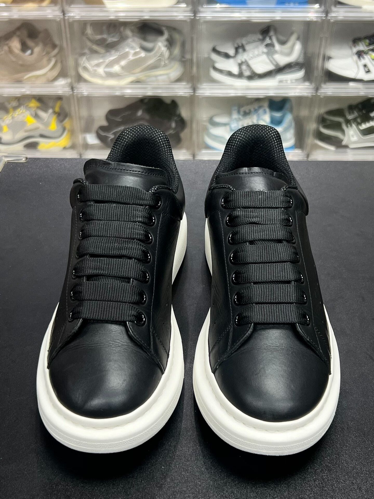 Alexander McQueen Alexander McQueen Leather Black Lowtop Sneakers 8 Men Size US 8 / EU 41 - 2 Thumbnail