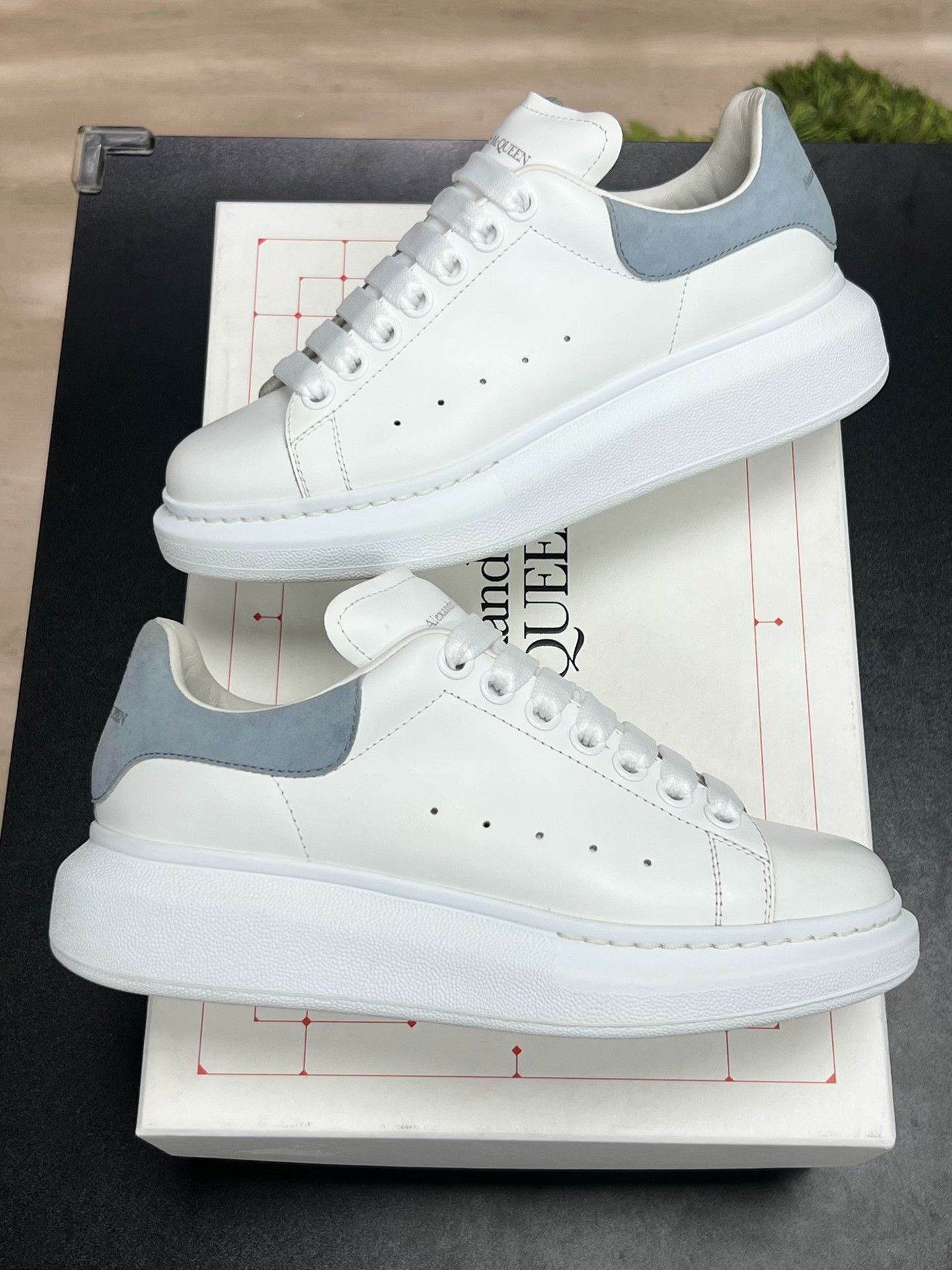 Alexander McQueen Alexander McQueen Blue Lowtop Sneakers us_7 Women Size US 7 / IT 37 - 5 Thumbnail