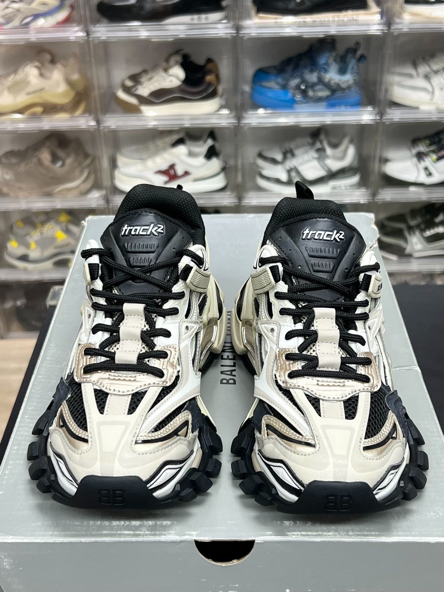 Balenciaga Balenciaga Brown Lowtop Sneakers us_6 Women Size US 6 / IT 36 - 2 Thumbnail