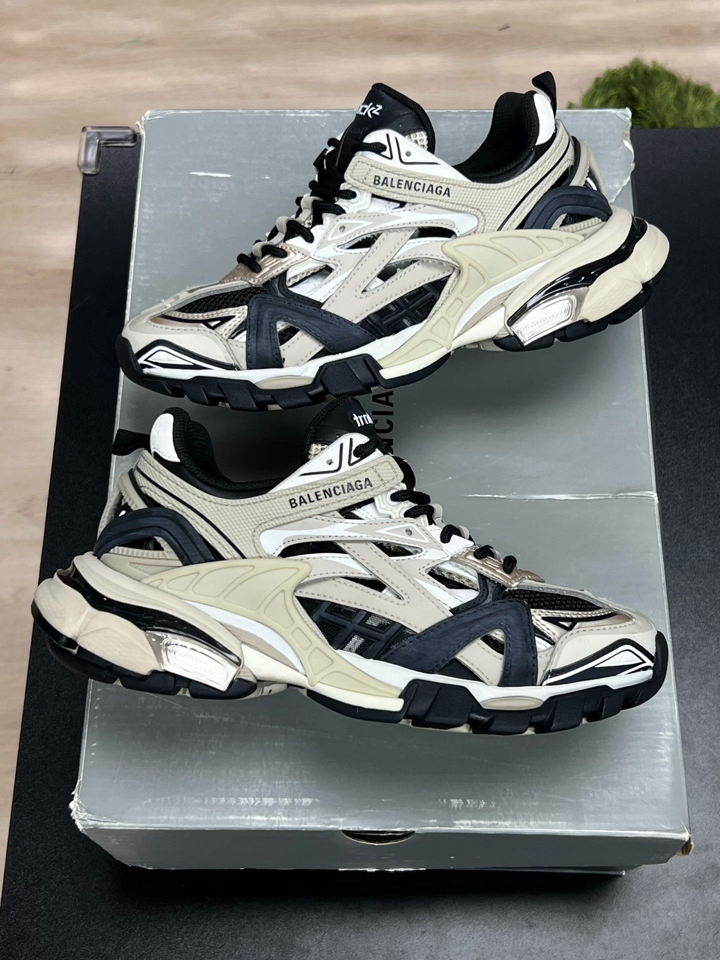 Balenciaga Balenciaga Brown Lowtop Sneakers us_6 Women Size US 6 / IT 36 - 4 Thumbnail
