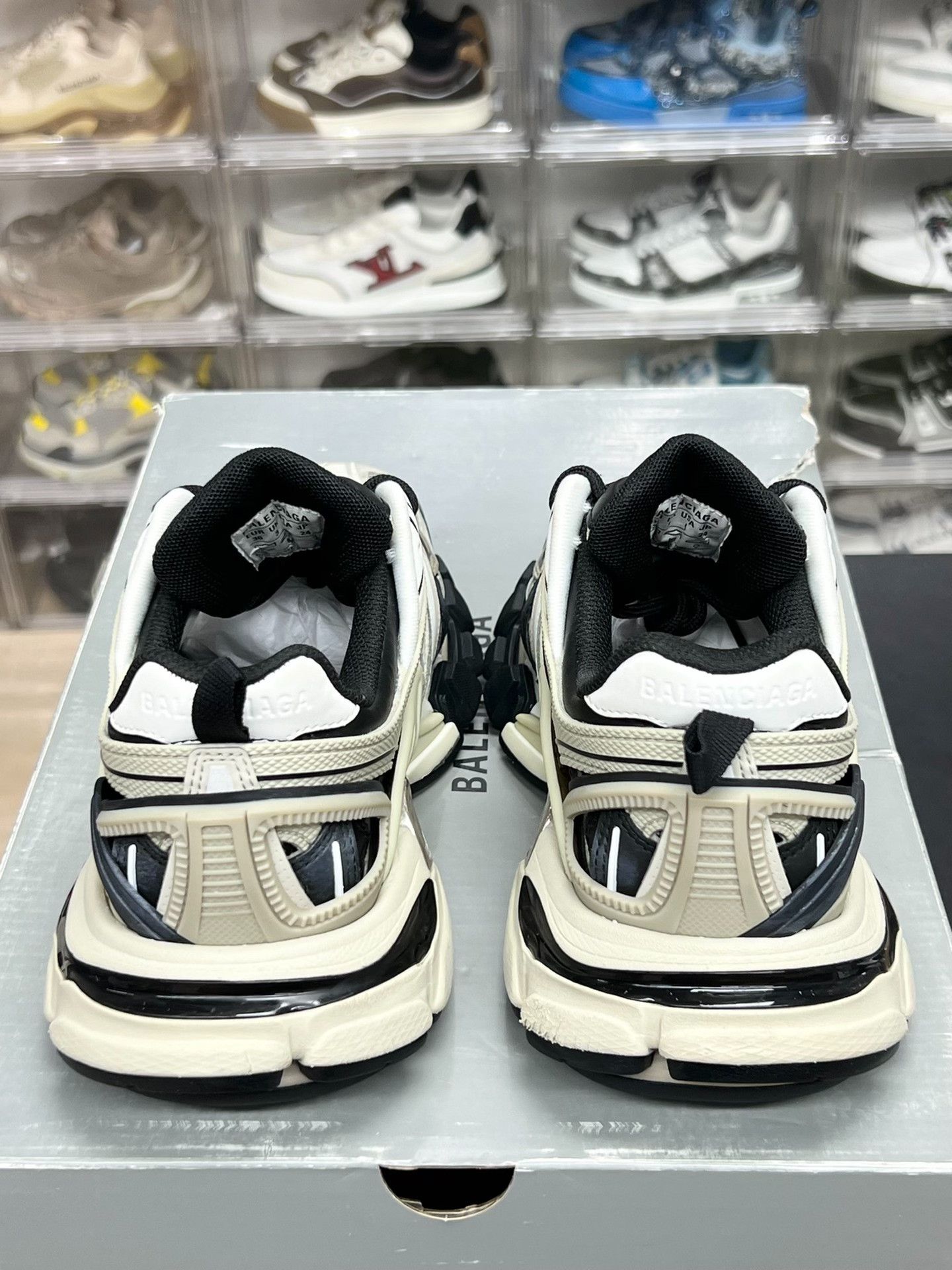 Balenciaga Balenciaga Brown Lowtop Sneakers us_6 Women Size US 6 / IT 36 - 6 Thumbnail