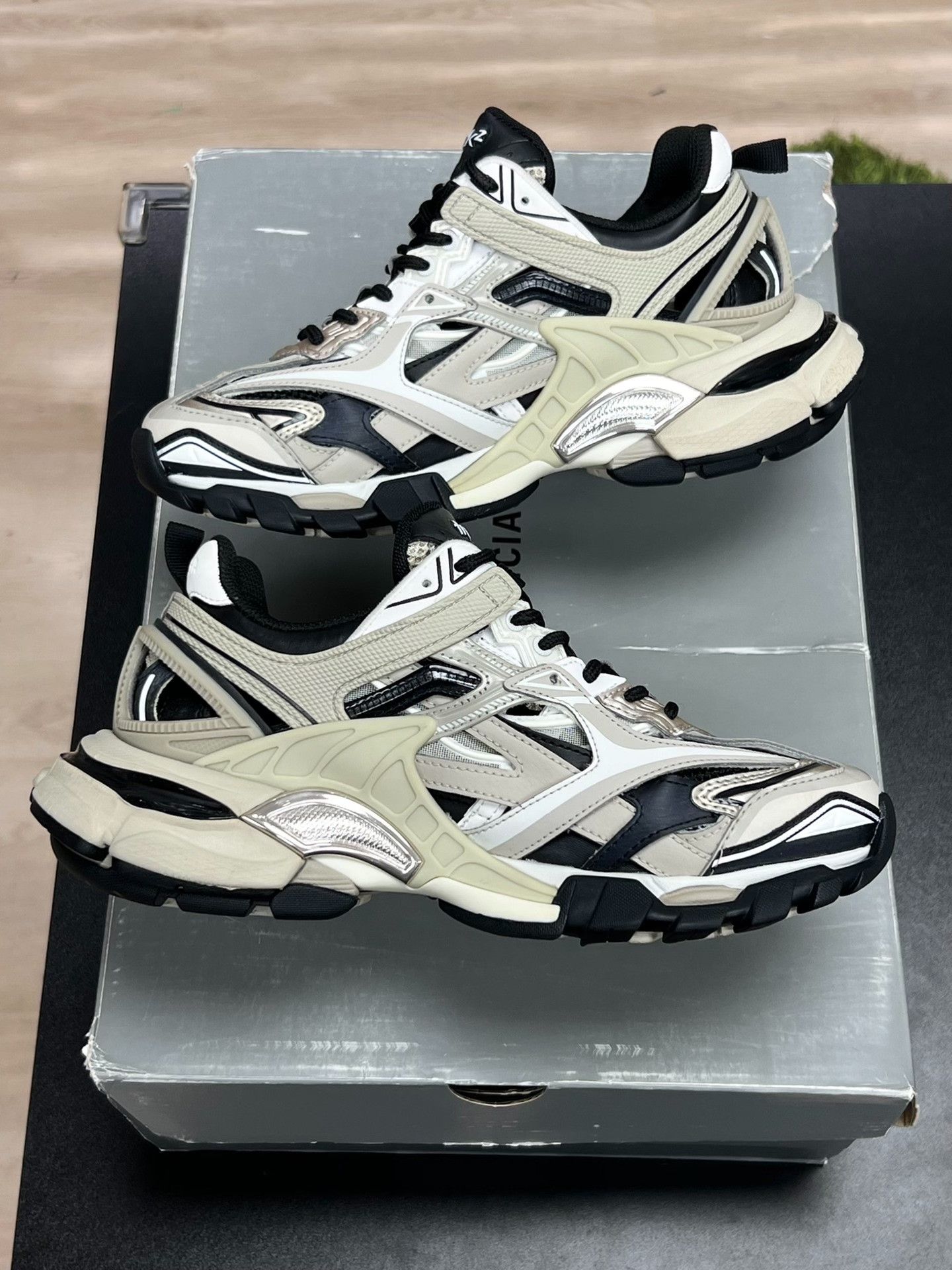 Balenciaga Balenciaga Brown Lowtop Sneakers us_6 Women Size US 6 / IT 36 - 5 Thumbnail