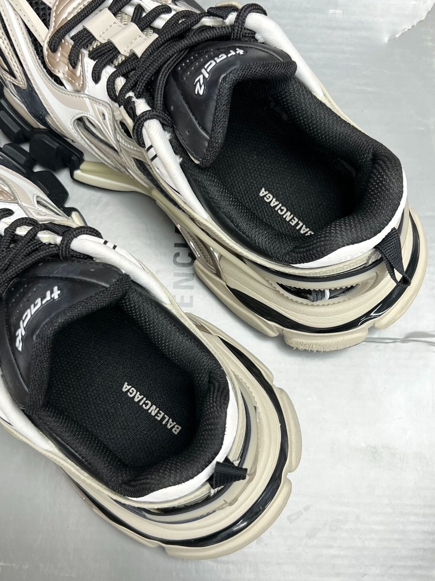 Balenciaga Balenciaga Brown Lowtop Sneakers us_6 Women Size US 6 / IT 36 - 3 Thumbnail