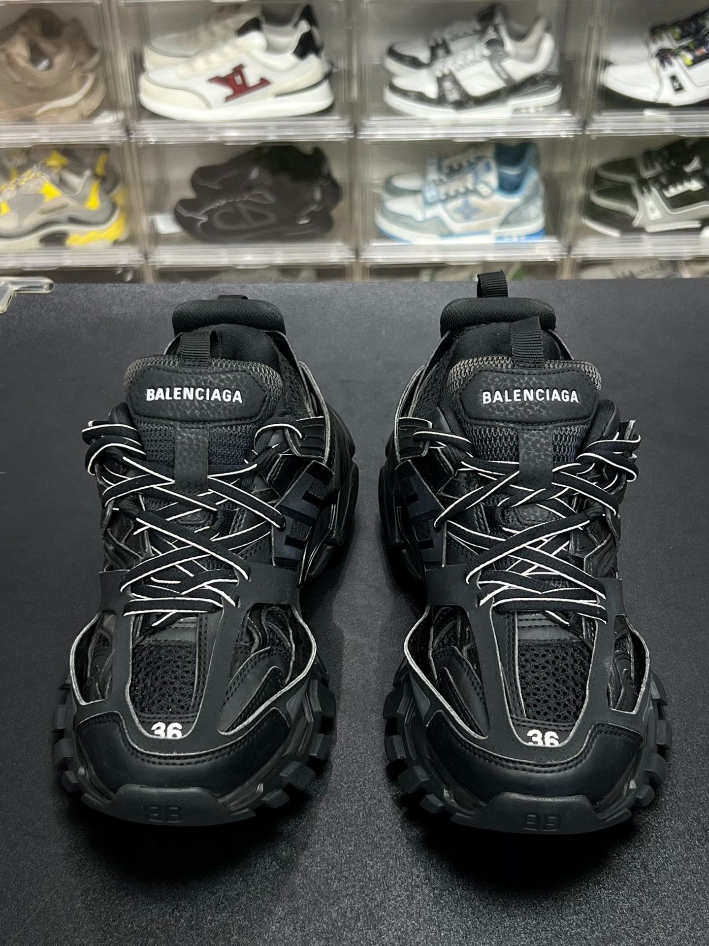 Balenciaga Balenciaga Black Lowtop Sneakers us_6 Women Size US 6 / IT 36 - 2 Thumbnail