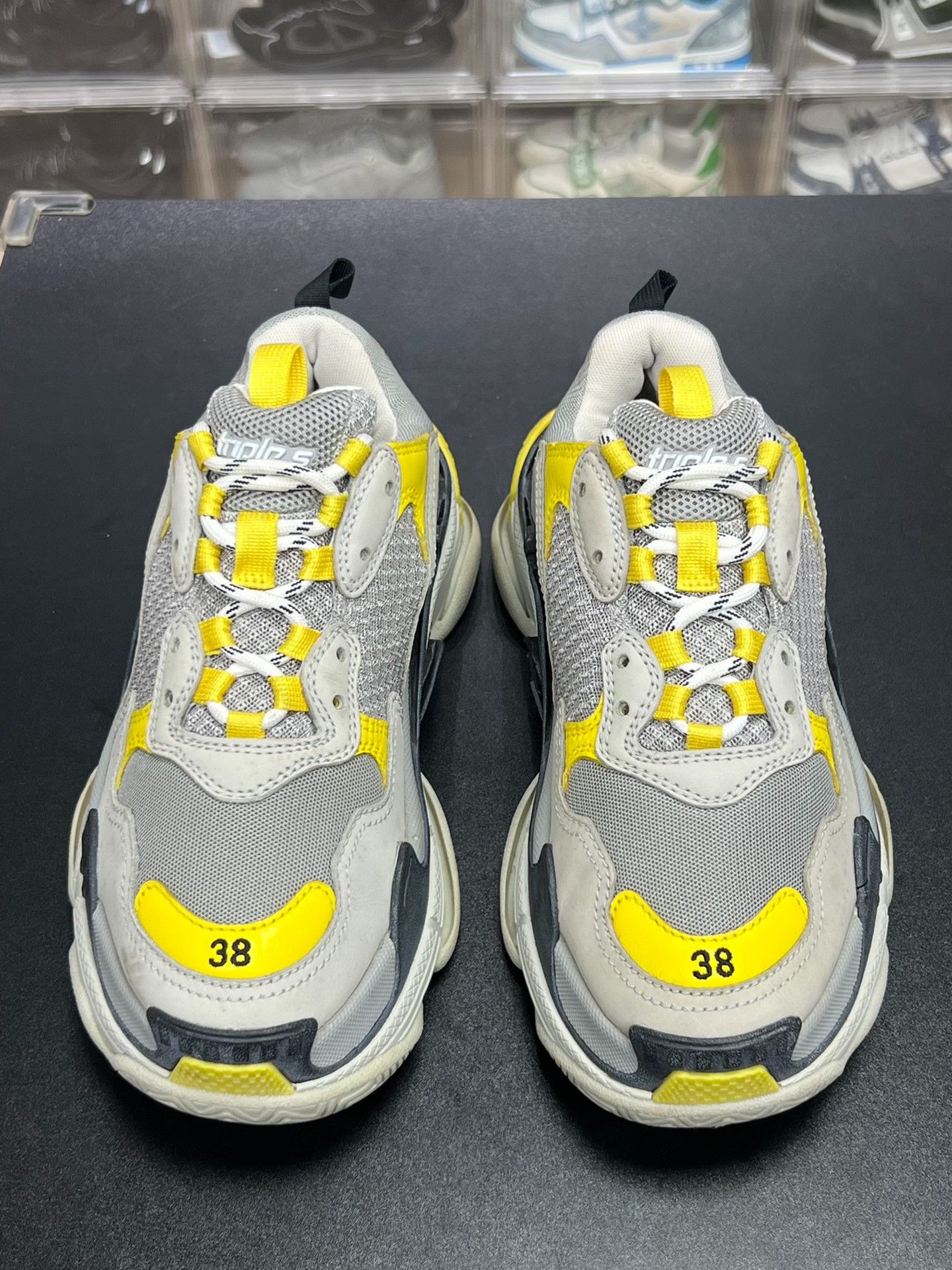 Balenciaga Balenciaga Yellow Lowtop Sneakers us_8 Women Size US 8 / IT 38 - 2 Thumbnail