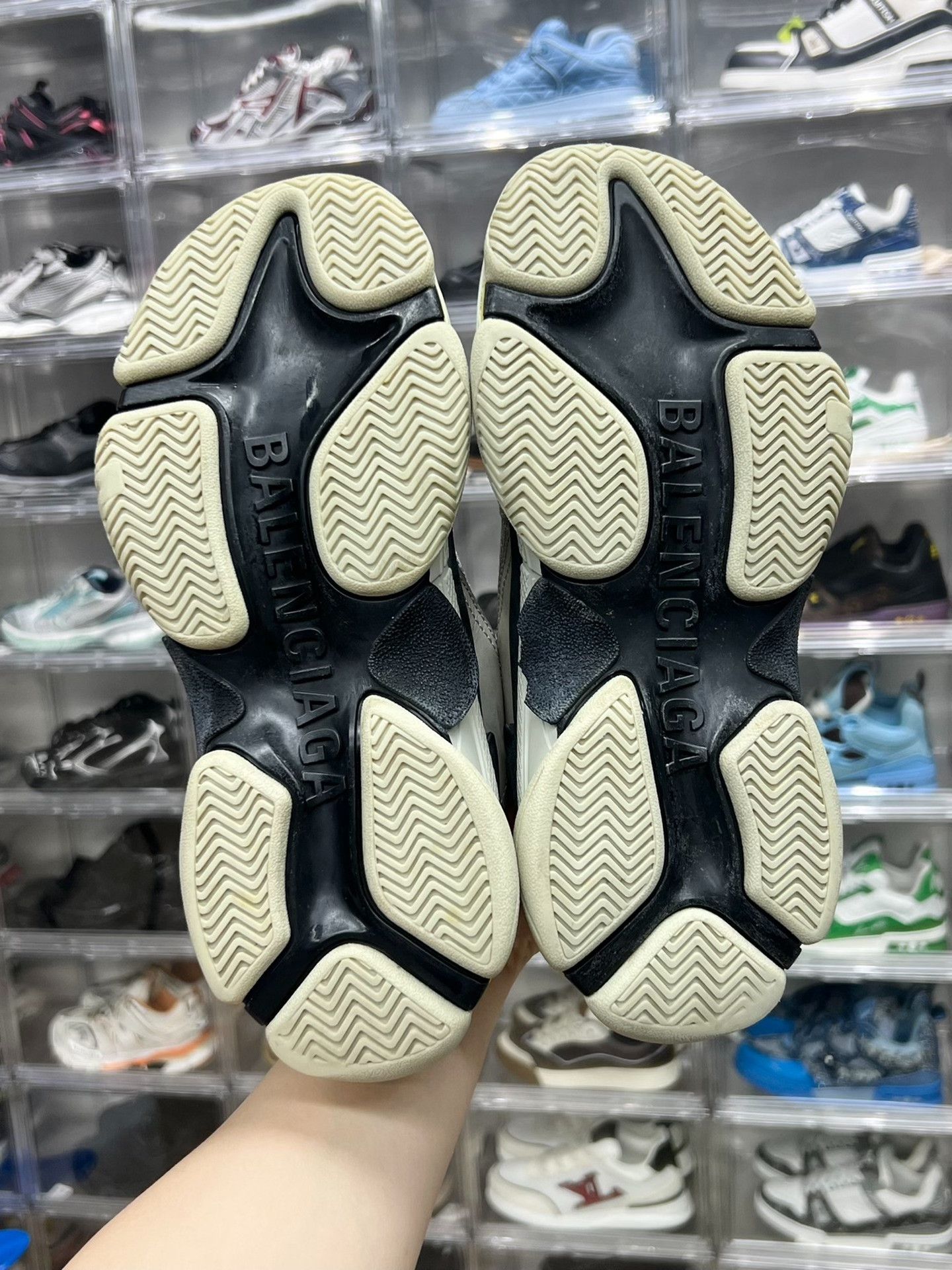 Balenciaga Balenciaga Yellow Lowtop Sneakers us_8 Women Size US 8 / IT 38 - 8 Thumbnail