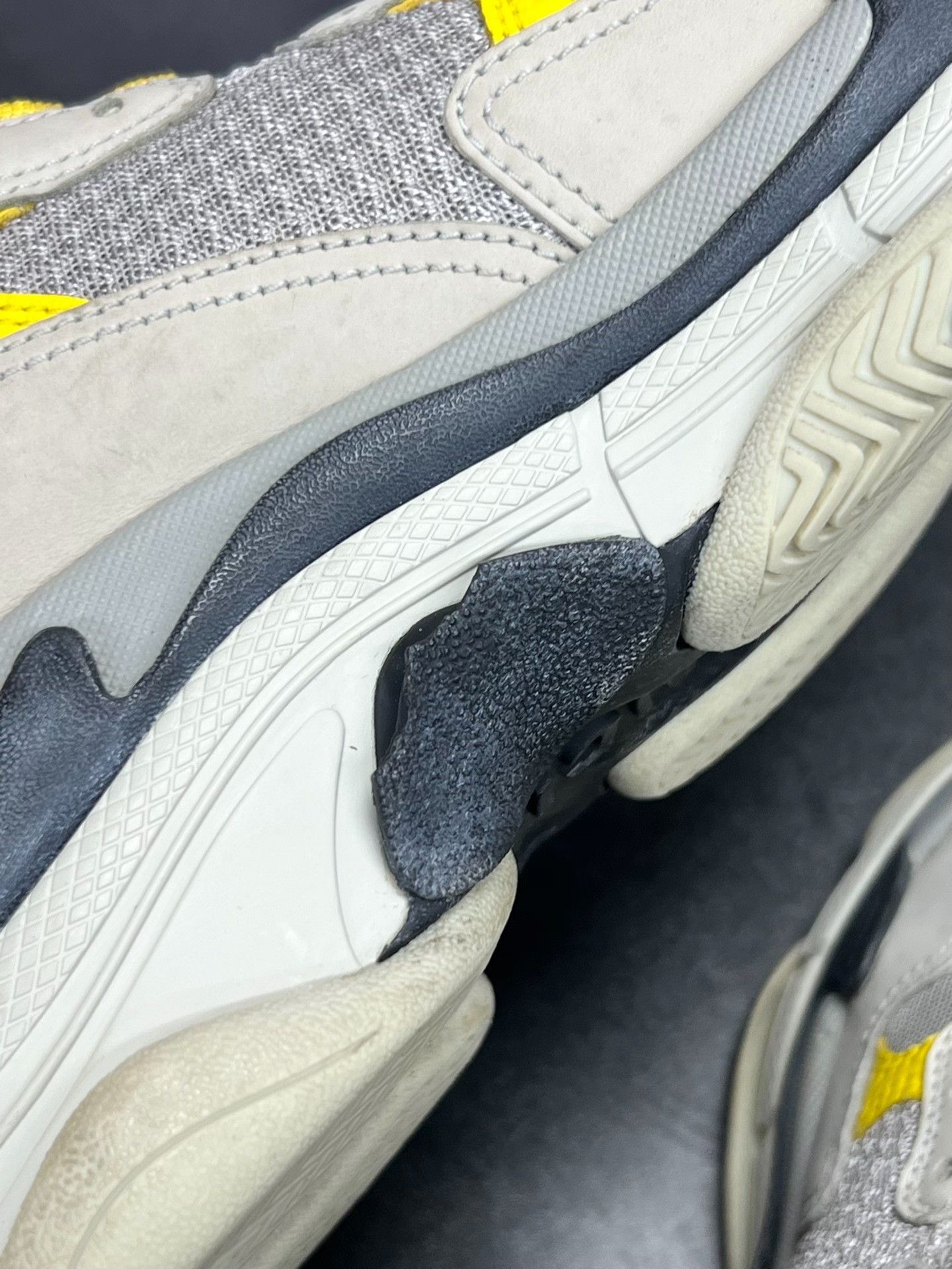 Balenciaga Balenciaga Yellow Lowtop Sneakers us_8 Women Size US 8 / IT 38 - 9 Thumbnail