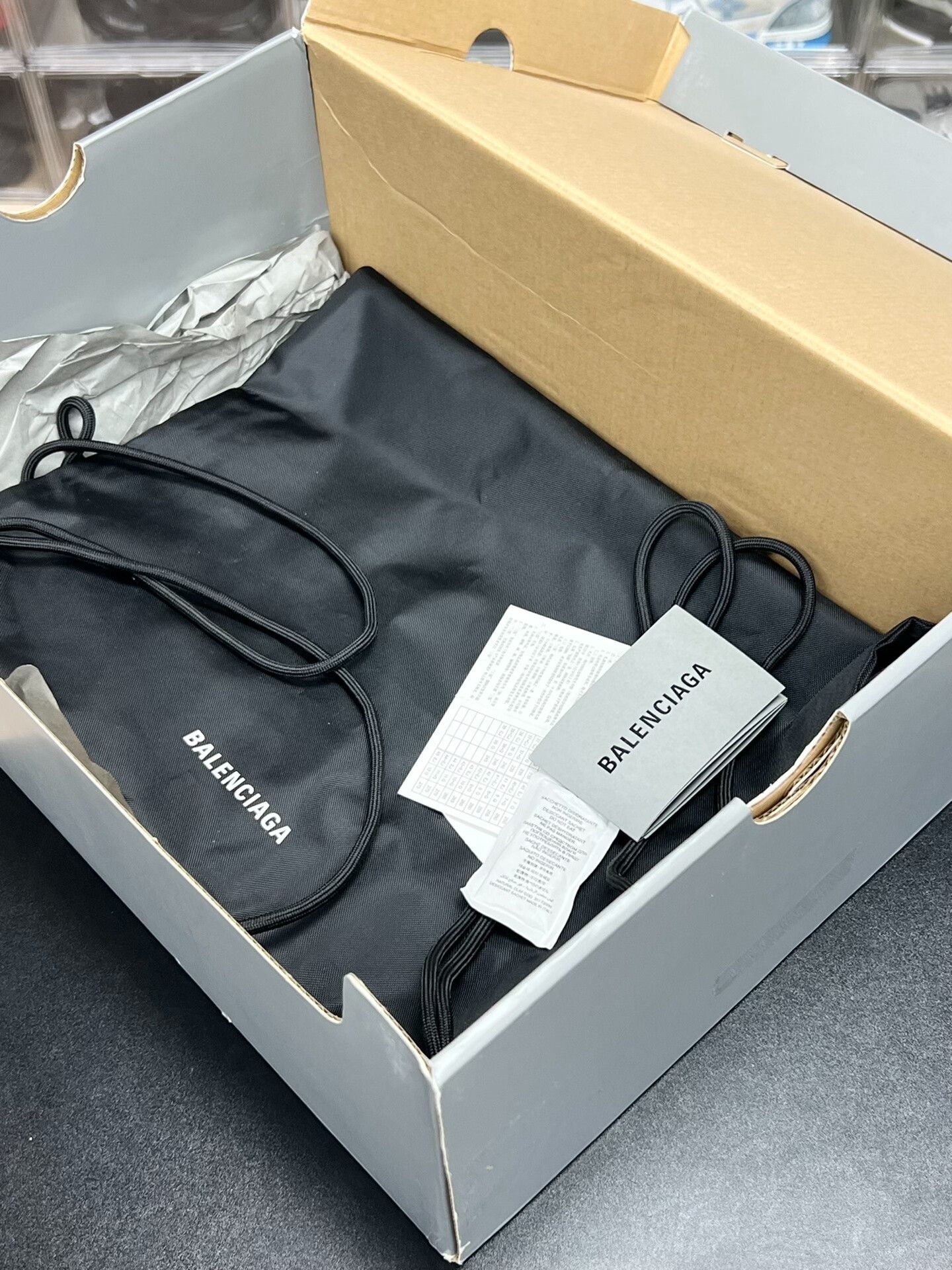 Balenciaga Balenciaga White Lowtop Sneakers 8 Men Size US 8 / EU 41 - 8 Thumbnail