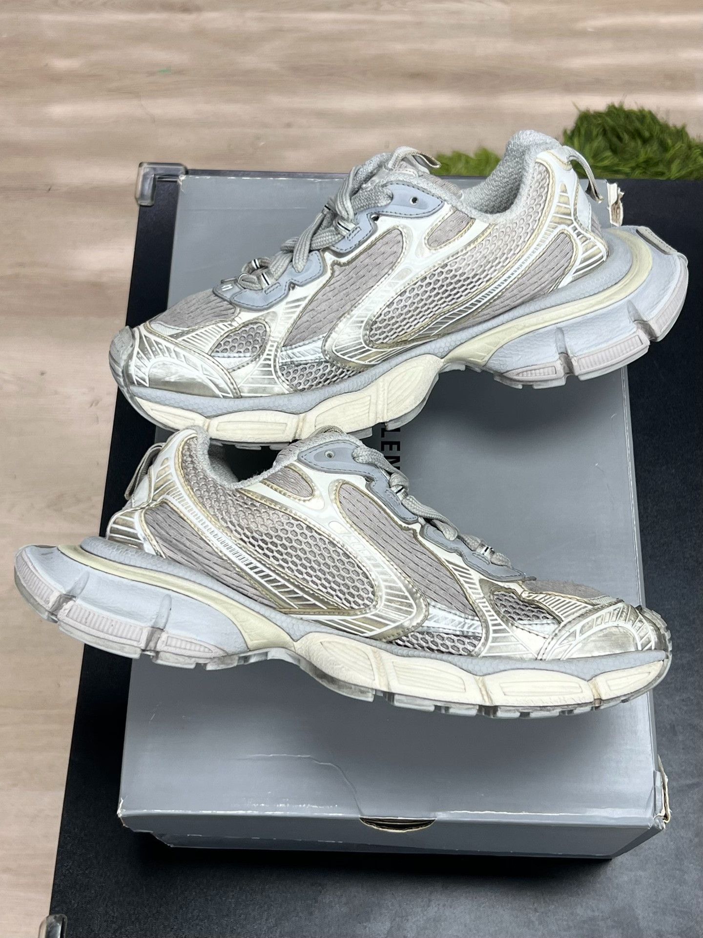Balenciaga Balenciaga White Lowtop Sneakers 8 Men Size US 8 / EU 41 - 5 Thumbnail