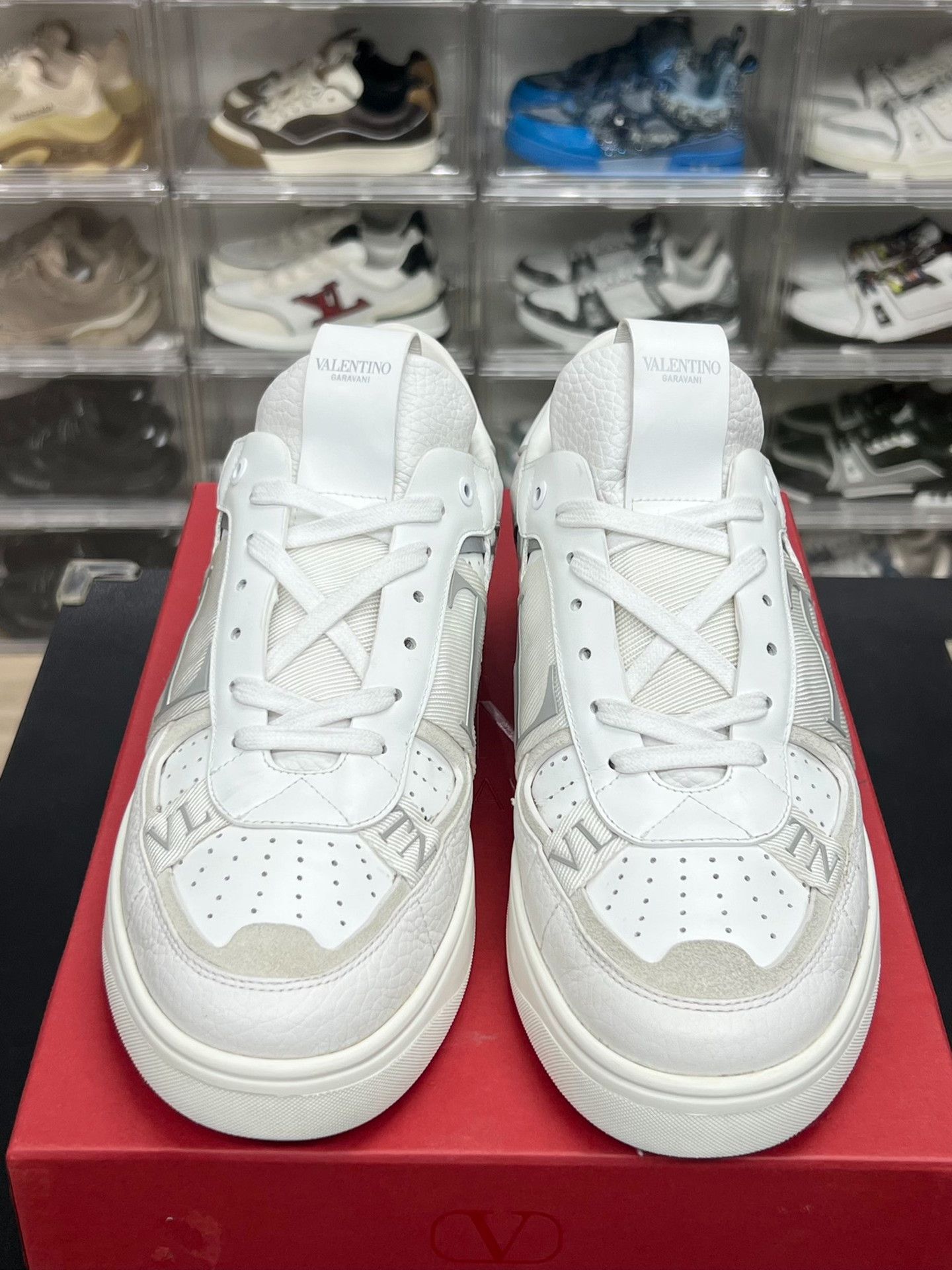 Valentino Valentino White Lowtop Sneakers 10 Men Size US 10 / EU 43 - 2 Thumbnail