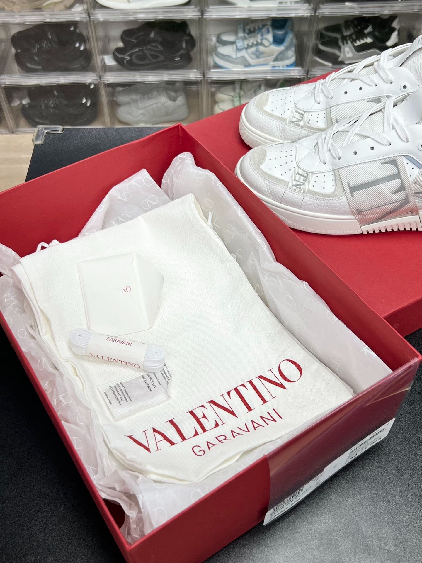 Valentino Valentino White Lowtop Sneakers 10 Men Size US 10 / EU 43 - 9 Thumbnail