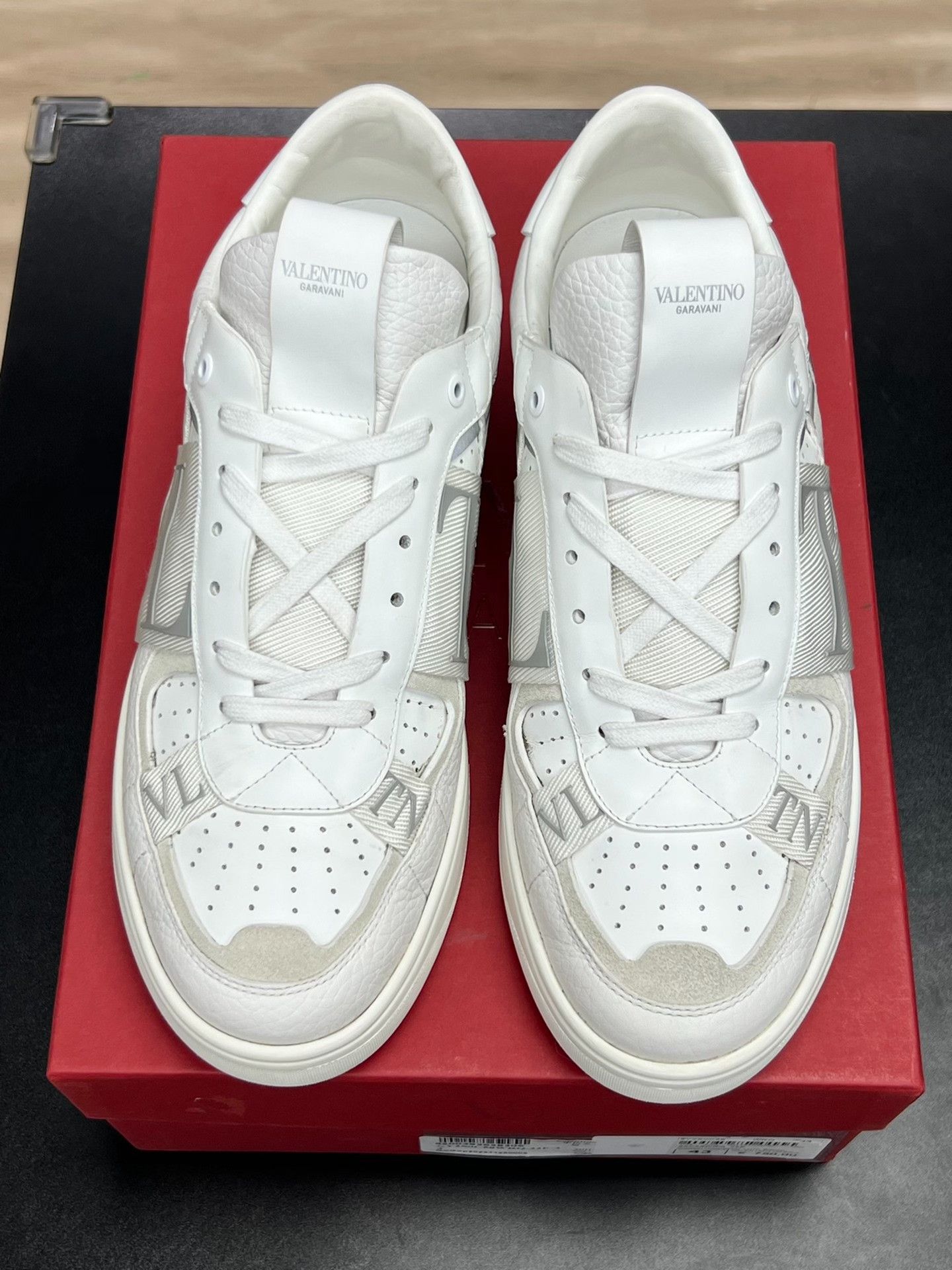 Valentino Valentino White Lowtop Sneakers 10 Men Size US 10 / EU 43 - 3 Thumbnail