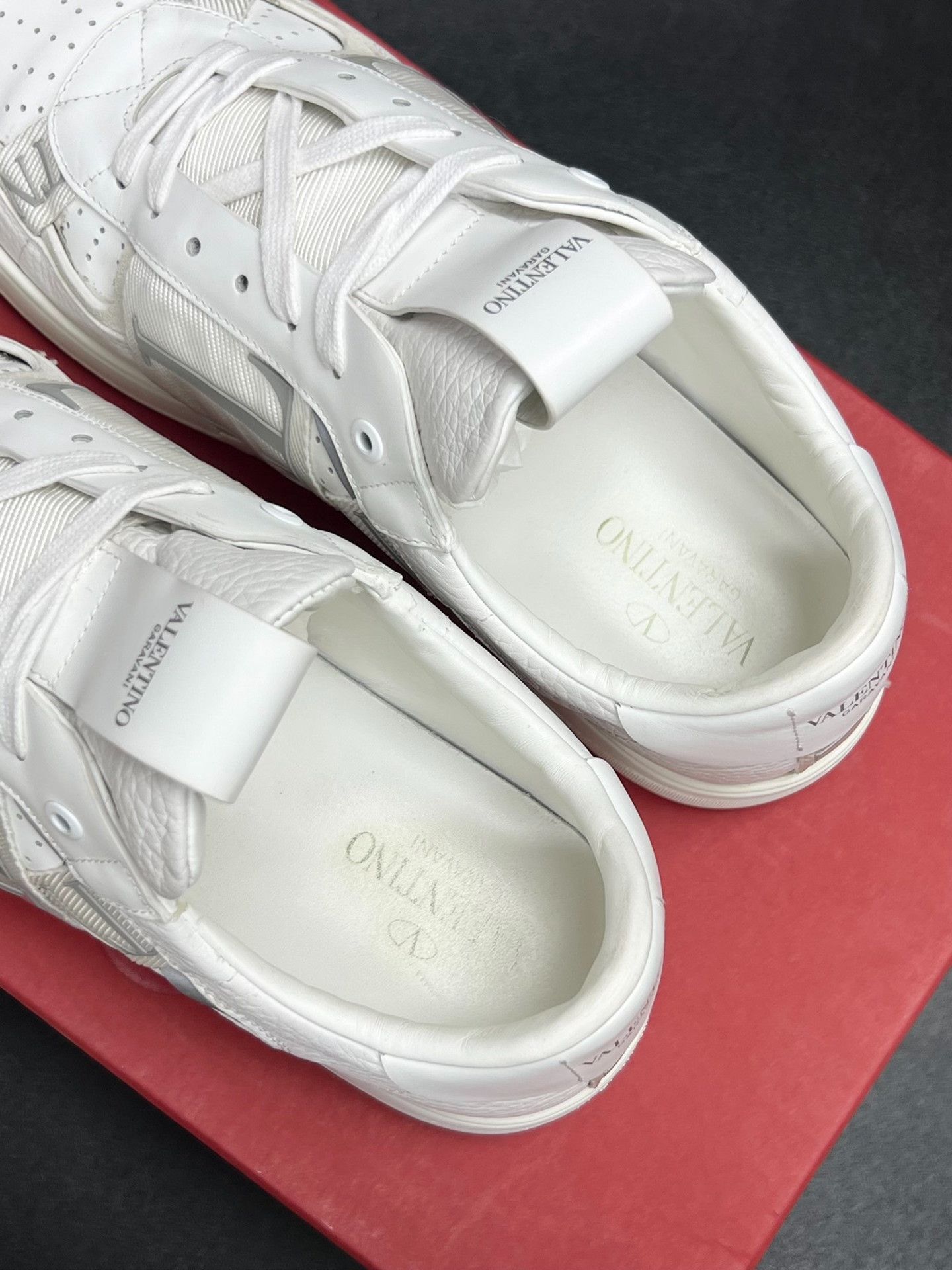 Valentino Valentino White Lowtop Sneakers 10 Men Size US 10 / EU 43 - 4 Thumbnail