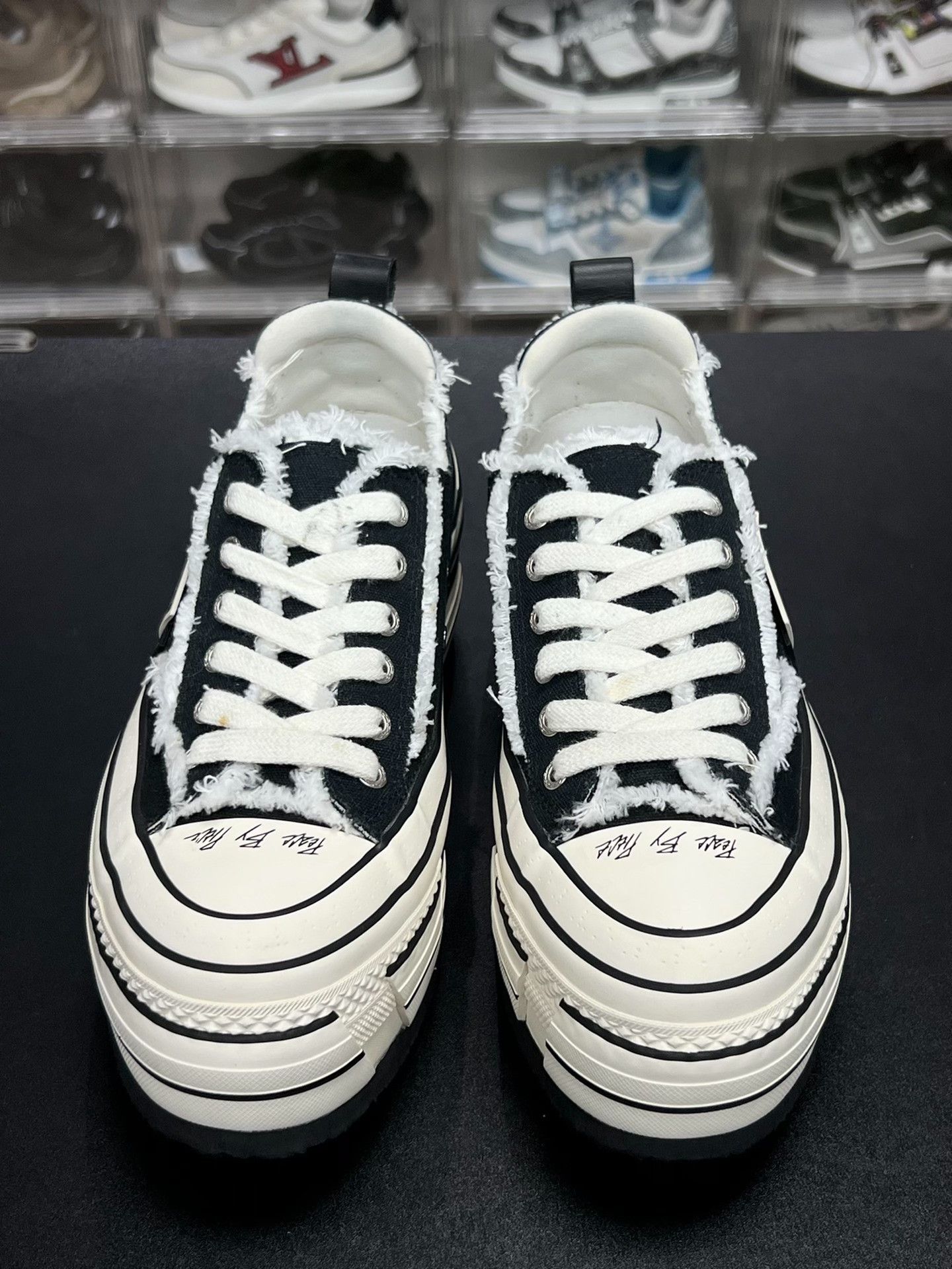 Yohji Yamamoto Yohji Yamamoto Black Lowtop Sneakers 8 Men Size US 8 / EU 41 - 2 Thumbnail