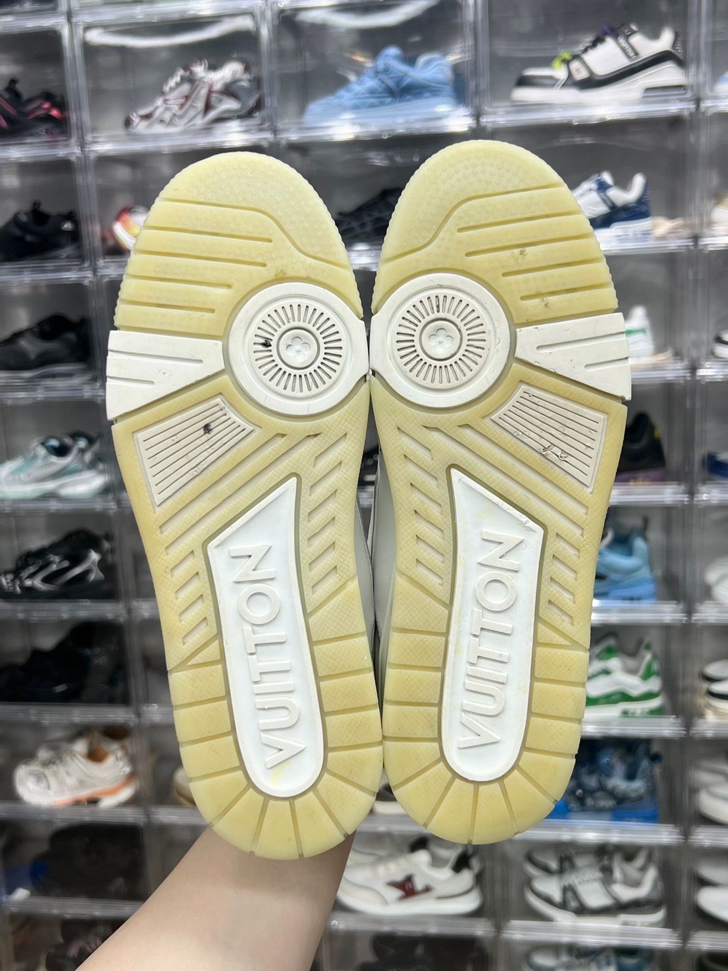Louis Vuitton Louis Vuitton Training White Lowtop Sneakers 8 Men Size US 8 / EU 41 - 8 Thumbnail