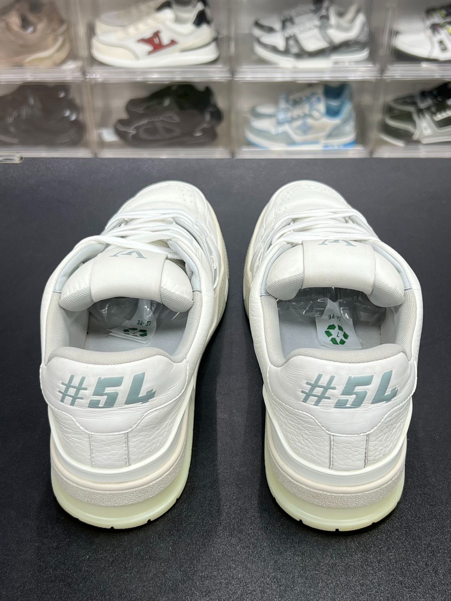Louis Vuitton Louis Vuitton Training White Lowtop Sneakers 8 Men Size US 8 / EU 41 - 7 Thumbnail