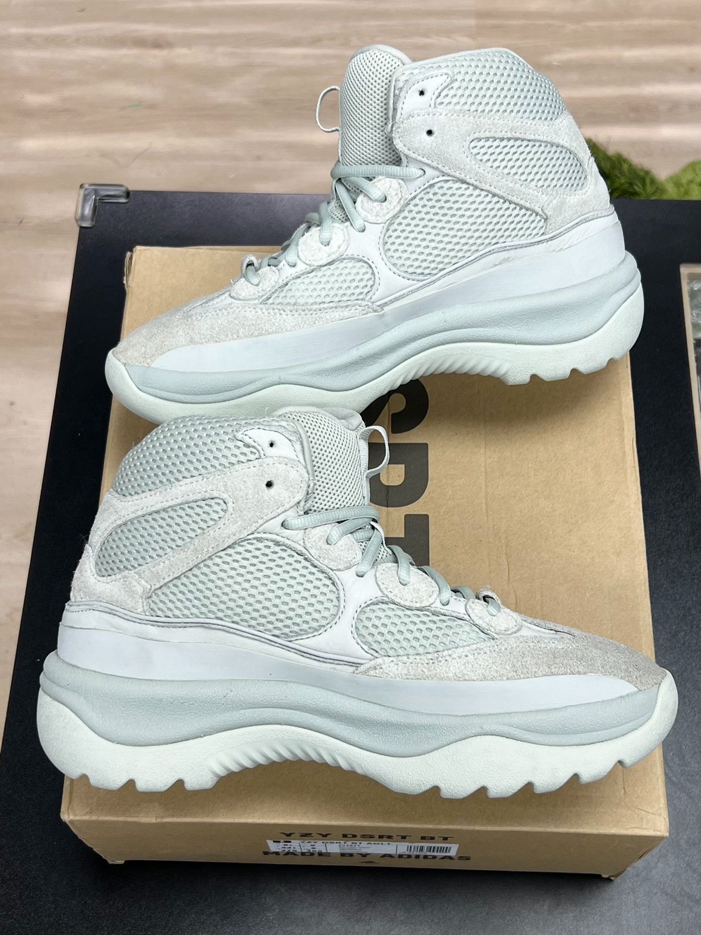Adidas Adidas YEEZY White Lowtop Sneakers 10 Men Size US 10 / EU 43 - 6 Thumbnail