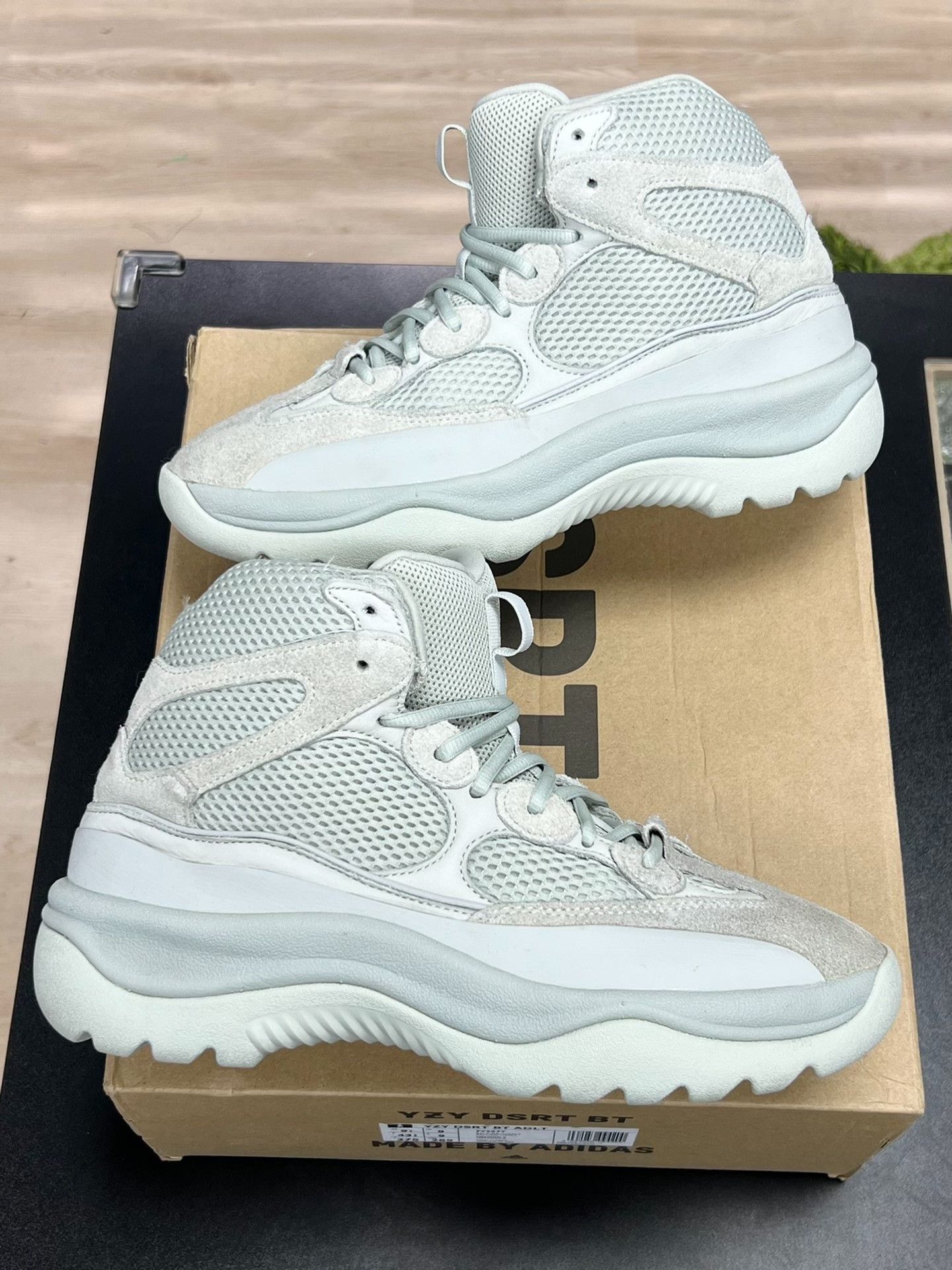 Adidas Adidas YEEZY White Lowtop Sneakers 10 Men Size US 10 / EU 43 - 5 Thumbnail