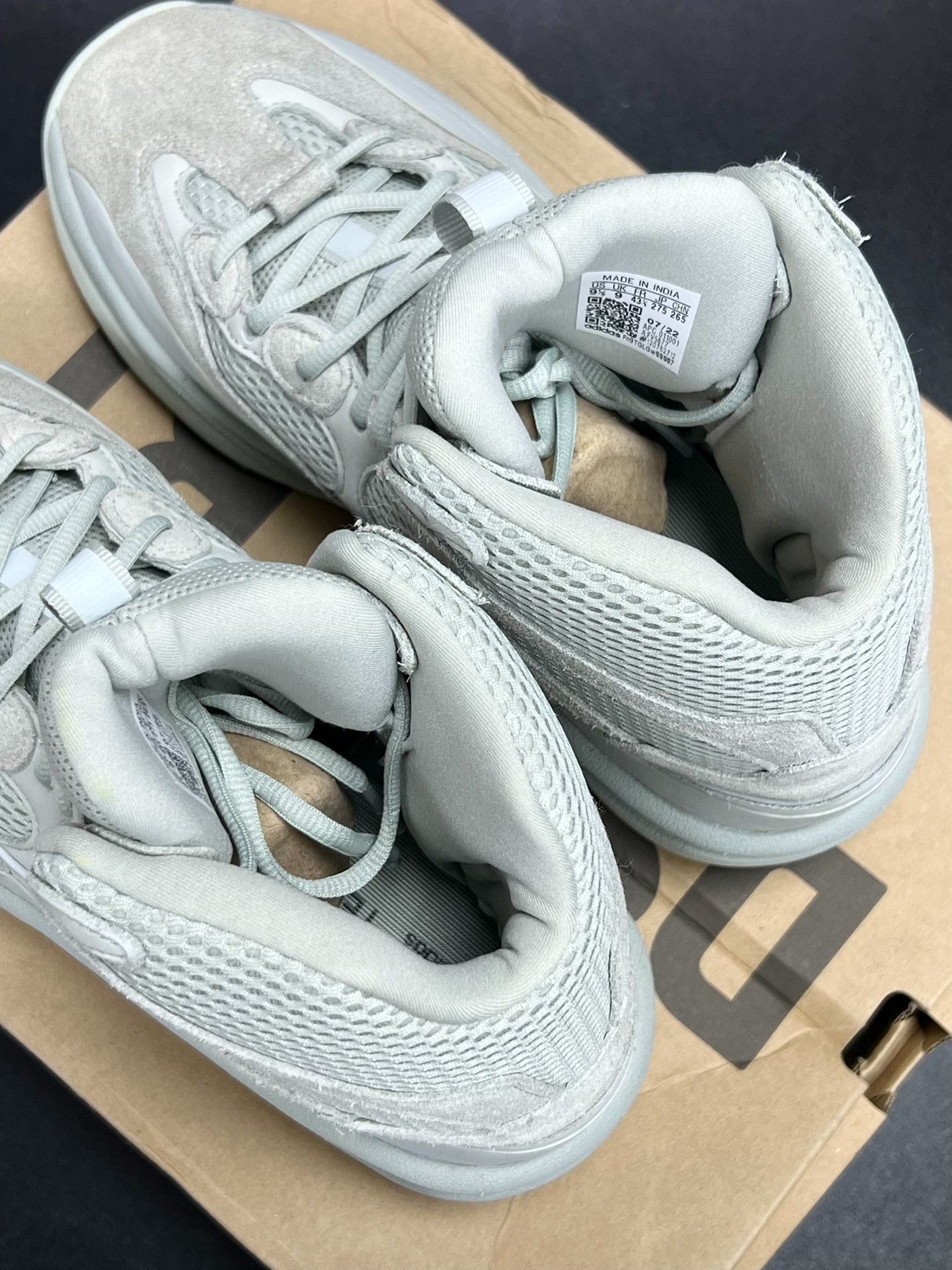 Adidas Adidas YEEZY White Lowtop Sneakers 10 Men Size US 10 / EU 43 - 4 Thumbnail