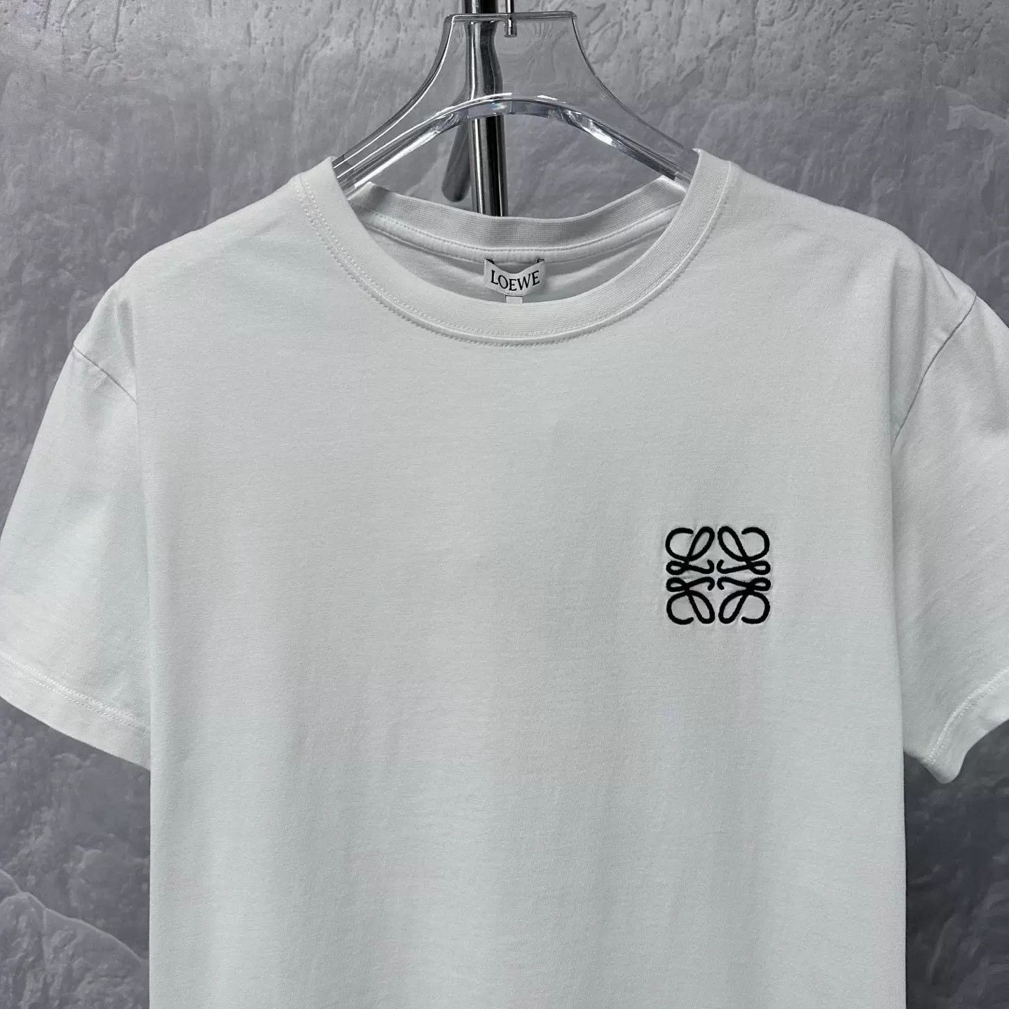 Loewe Loewe Anagram Logo Embroidered T-Shirt Size L Size US L / EU 52-54 / 3 - 3 Thumbnail