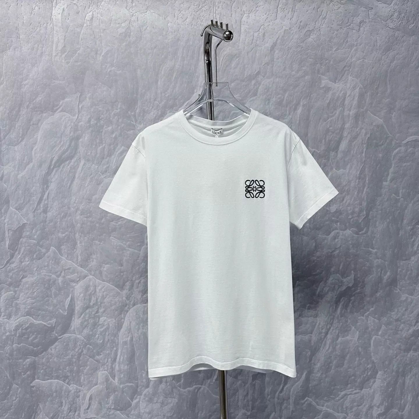 Loewe Loewe Anagram Logo Embroidered T-Shirt Size L Size US L / EU 52-54 / 3 - 2 Thumbnail