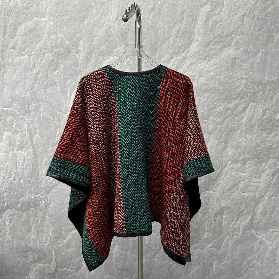 Fendi Fendi Leather Trimmed Buckle Cape Size 38 Size XS / US 0-2 / IT 36-38 - 5 Thumbnail