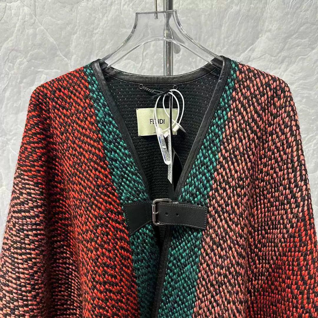 Fendi Fendi Leather Trimmed Buckle Cape Size 38 Size XS / US 0-2 / IT 36-38 - 3 Thumbnail