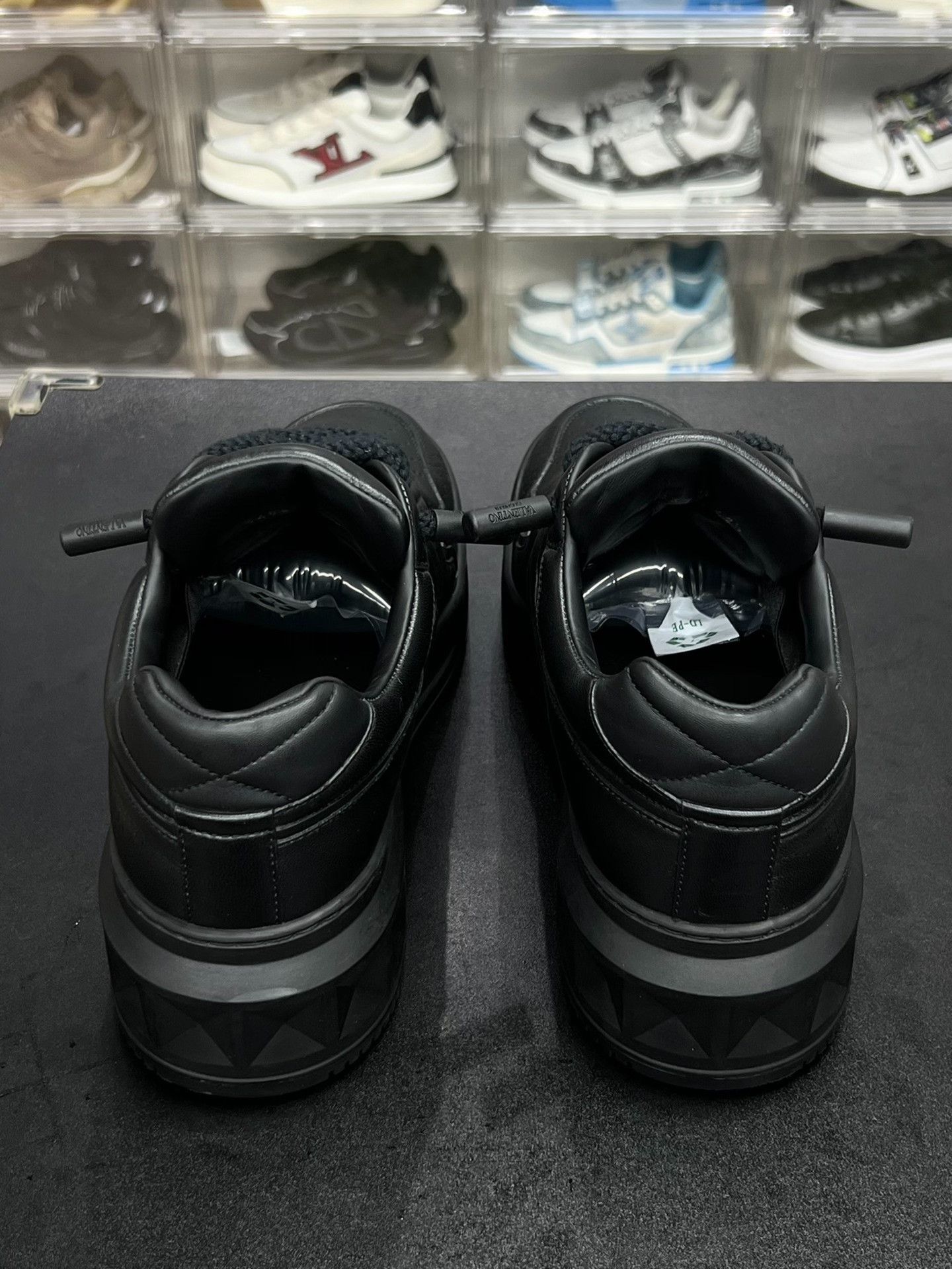 Valentino Valentino Black Lowtop Sneakers 9.5 Men Size US 9.5 / EU 42-43 - 7 Thumbnail