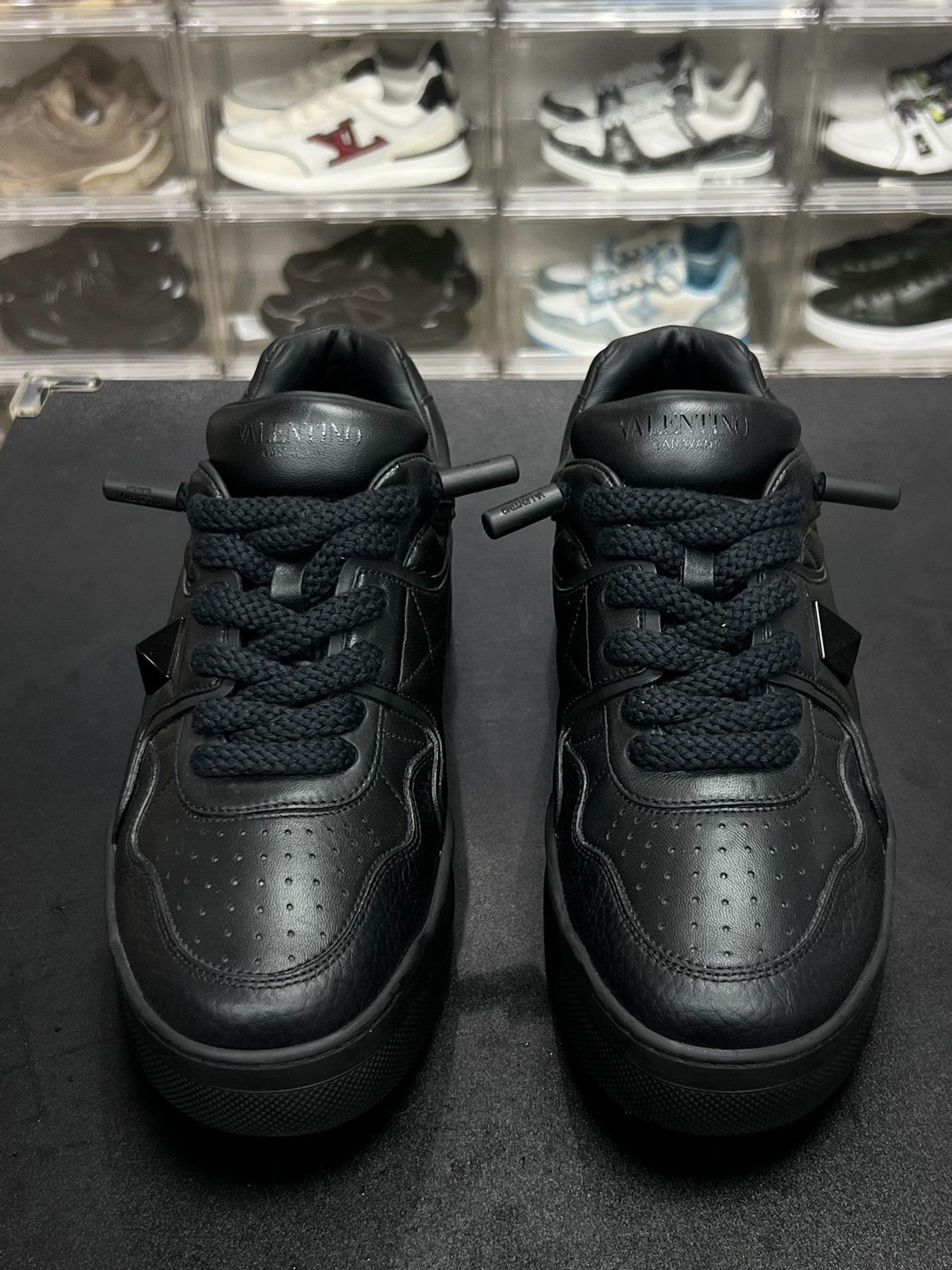 Valentino Valentino Black Lowtop Sneakers 9.5 Men Size US 9.5 / EU 42-43 - 2 Thumbnail