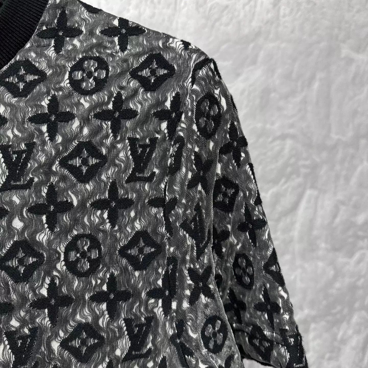 Louis Vuitton Louis Vuitton Monogram Knit T-Shirt Size M Size US M / EU 48-50 / 2 - 4 Thumbnail