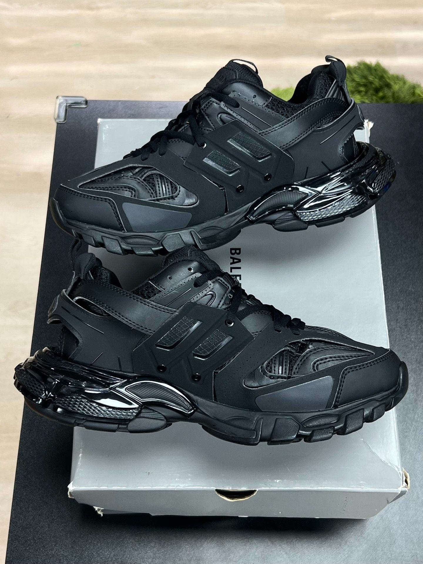 Balenciaga Balenciaga Black Lowtop Sneakers 7 Men Size US 7 / EU 40 - 6 Thumbnail
