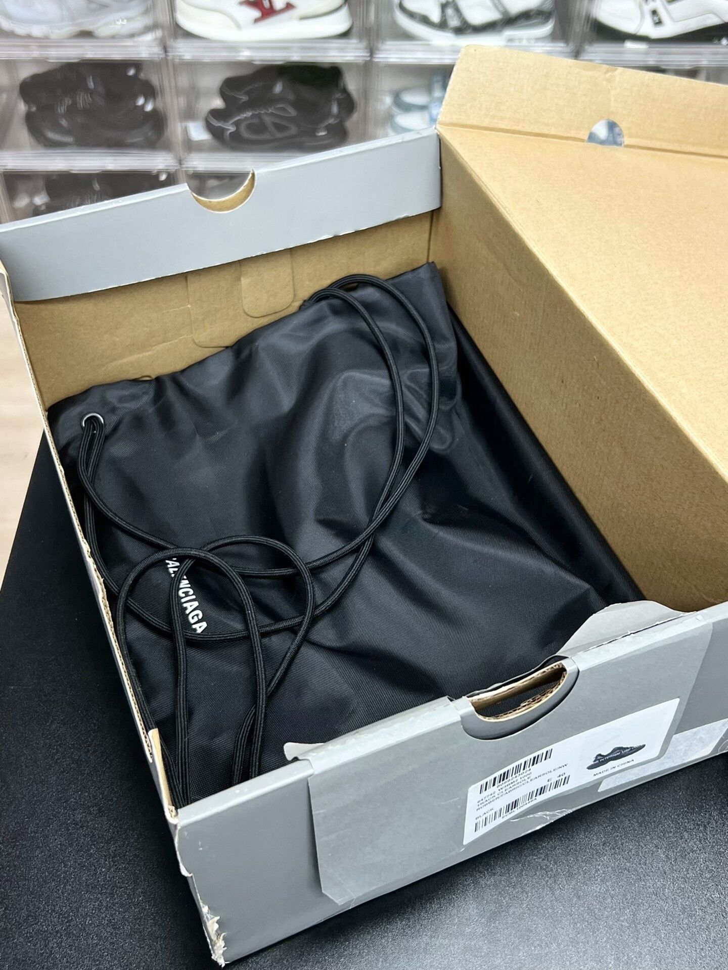 Balenciaga Balenciaga Black Lowtop Sneakers 7 Men Size US 7 / EU 40 - 9 Thumbnail