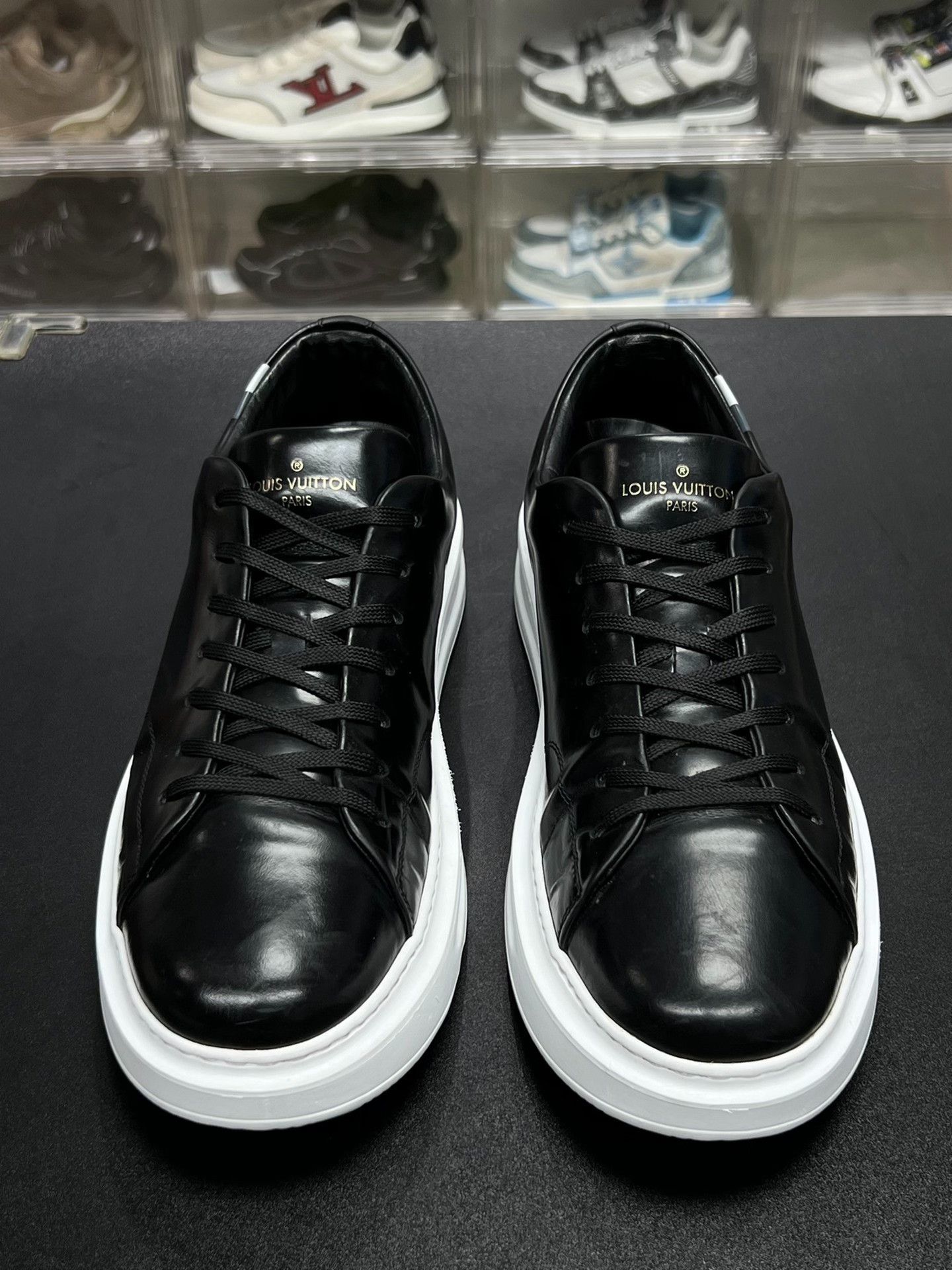 Louis Vuitton Louis Vuitton Printed Black Lowtop Sneakers 8.5 Men Size US 8.5 / EU 41-42 - 2 Thumbnail