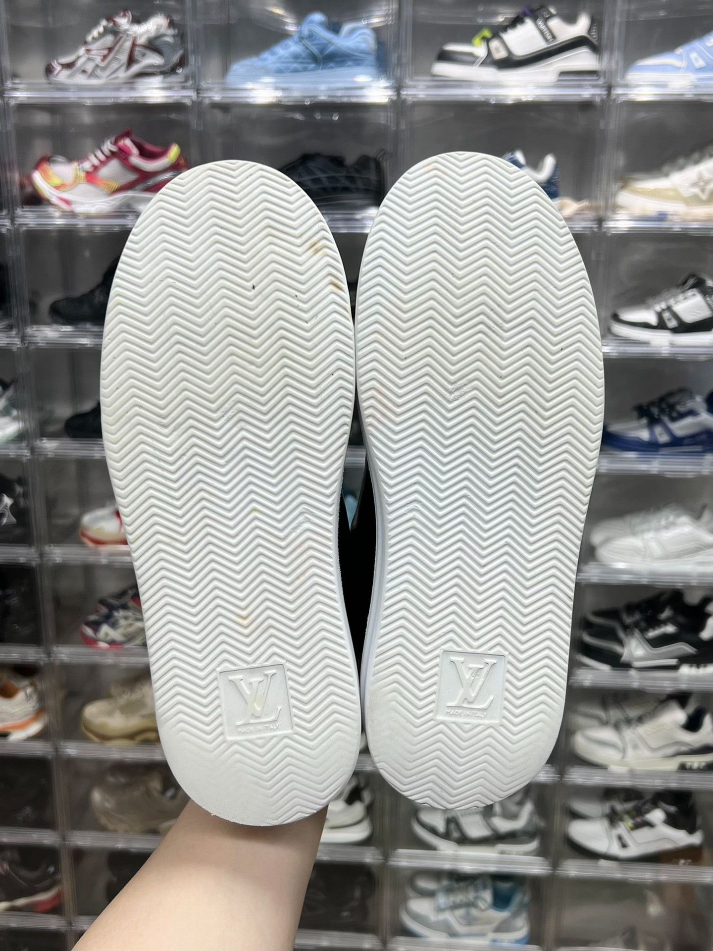 Louis Vuitton Louis Vuitton Printed Black Lowtop Sneakers 8.5 Men Size US 8.5 / EU 41-42 - 8 Thumbnail