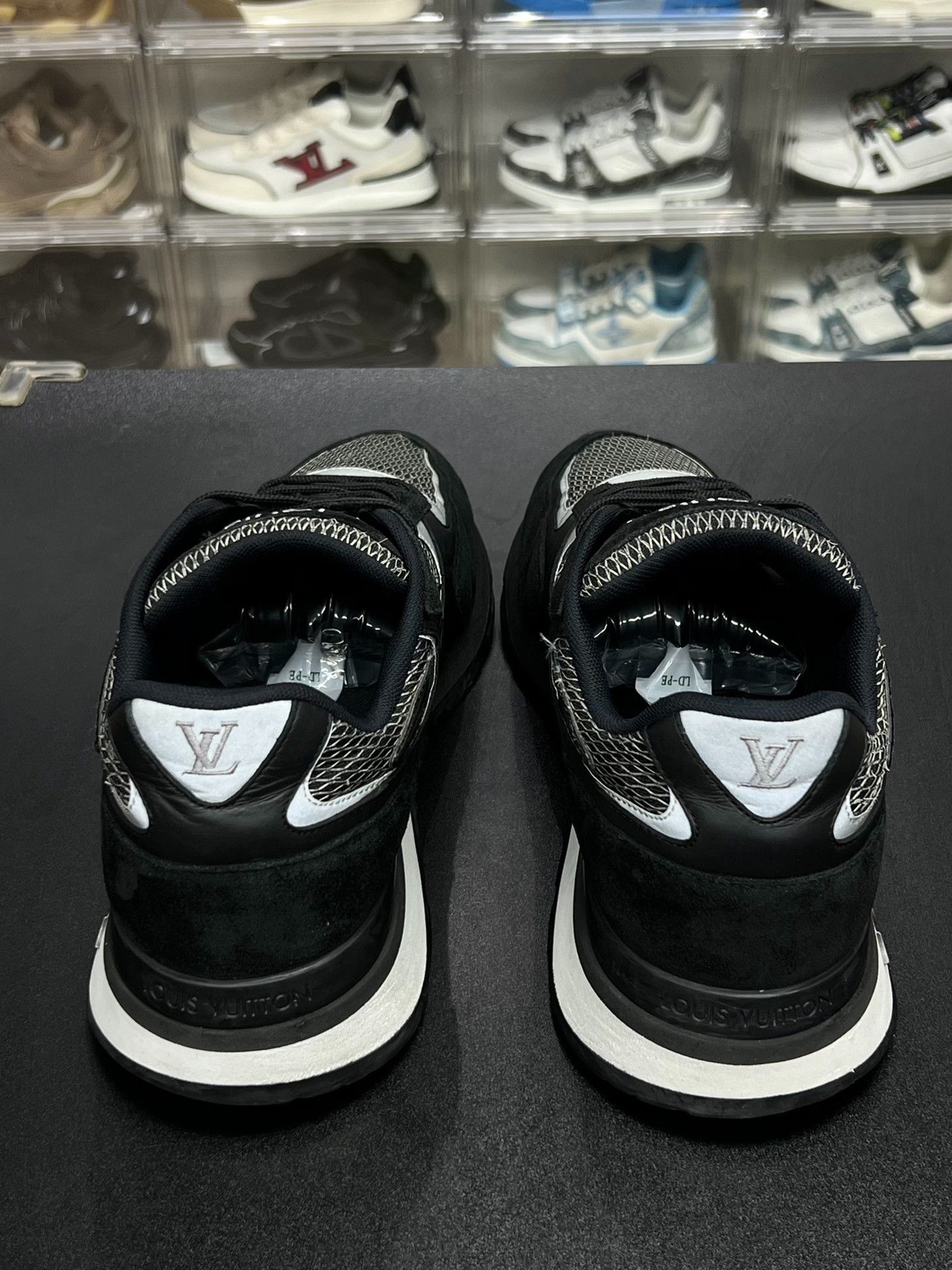Louis Vuitton Louis Vuitton Running Gray Lowtop Sneakers 8.5 Men Size US 8.5 / EU 41-42 - 7 Thumbnail