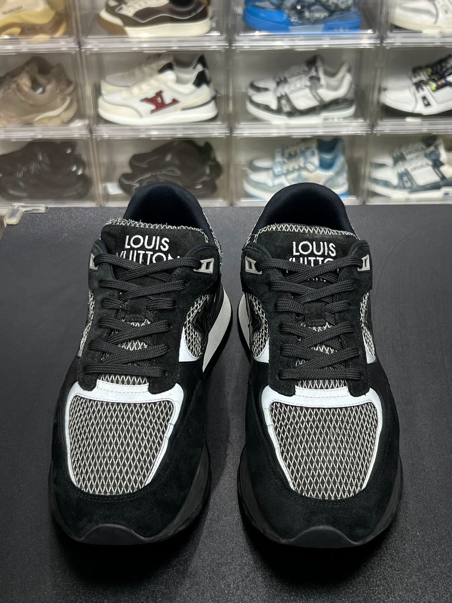 Louis Vuitton Louis Vuitton Running Gray Lowtop Sneakers 8.5 Men Size US 8.5 / EU 41-42 - 2 Thumbnail