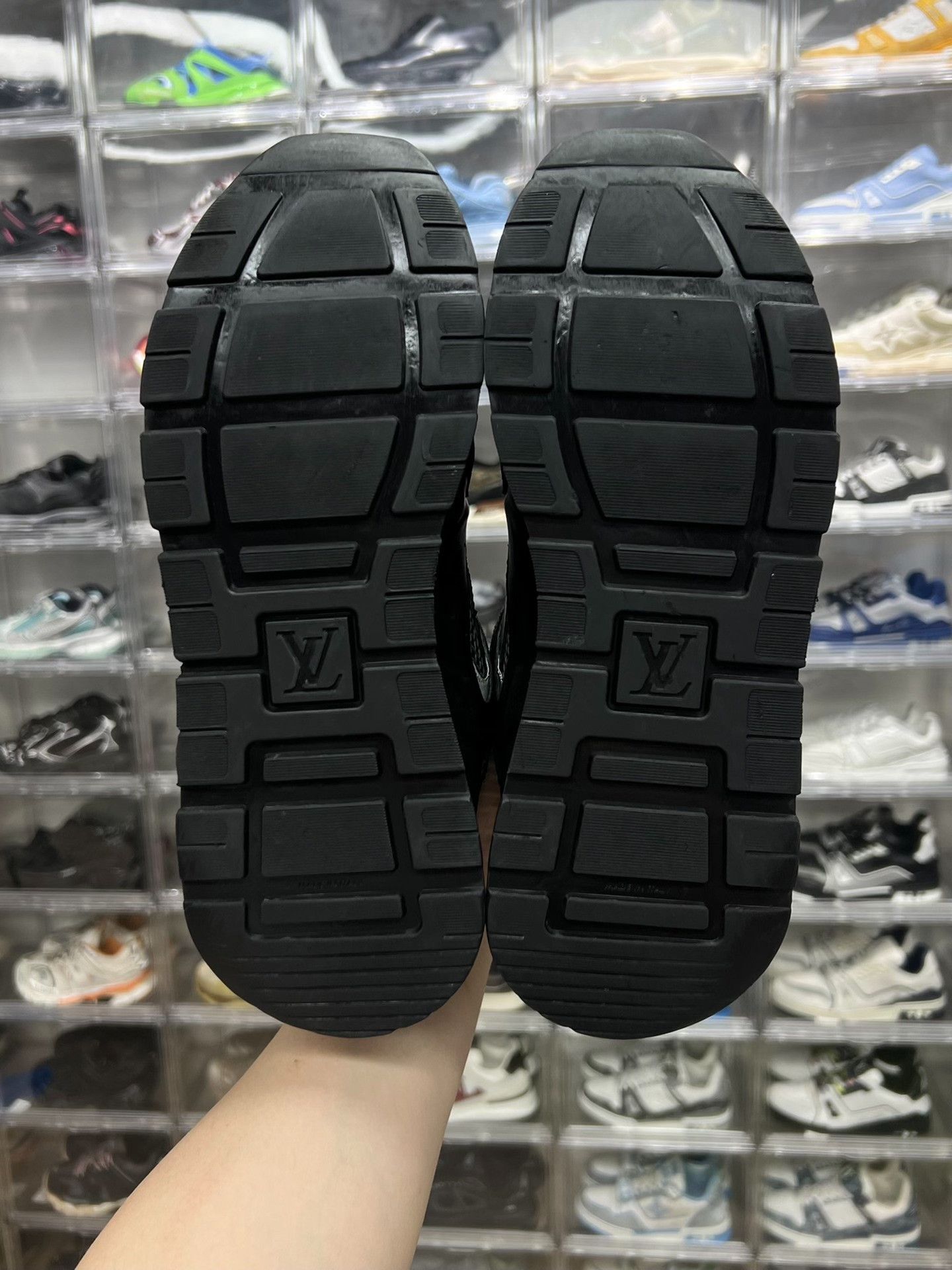 Louis Vuitton Louis Vuitton Running Gray Lowtop Sneakers 8.5 Men Size US 8.5 / EU 41-42 - 8 Thumbnail