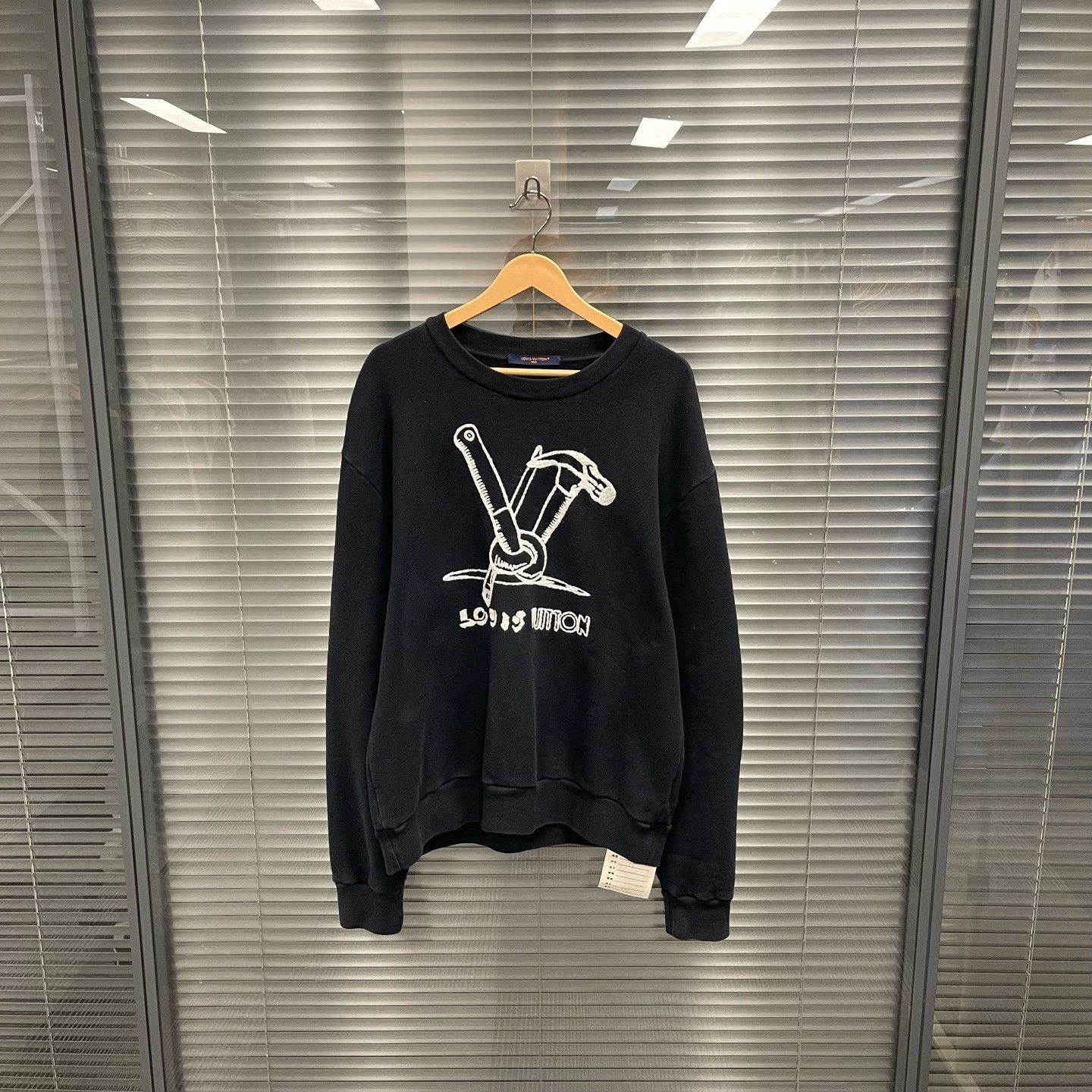 Louis Vuitton Louis Vuitton Tool Logo Graphic Sweatshirt XXL Size US XXL / EU 58 / 5 - 2 Thumbnail