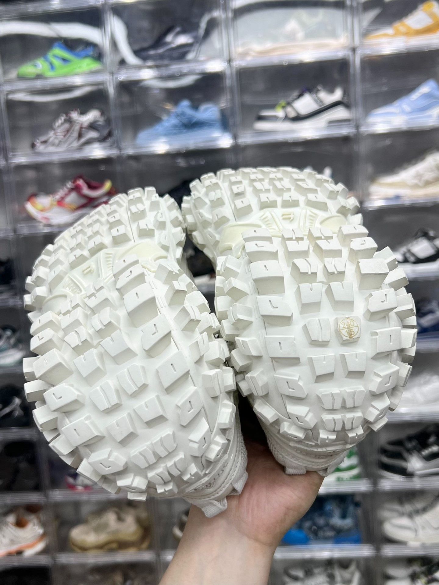 Balenciaga Balenciaga White Lowtop Sneakers us_8 Women Size US 8 / IT 38 - 9 Thumbnail