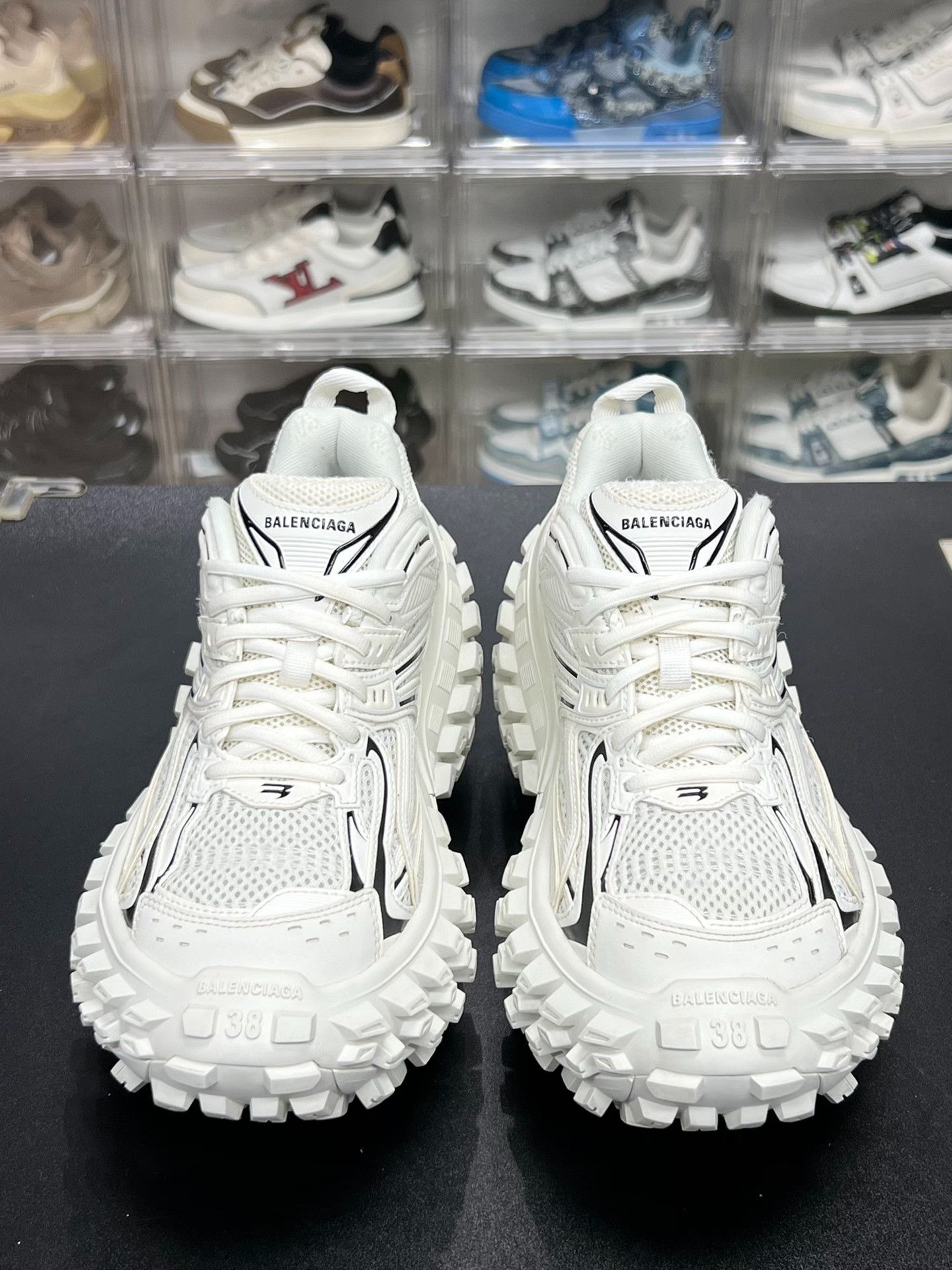 Balenciaga Balenciaga White Lowtop Sneakers us_8 Women Size US 8 / IT 38 - 2 Thumbnail